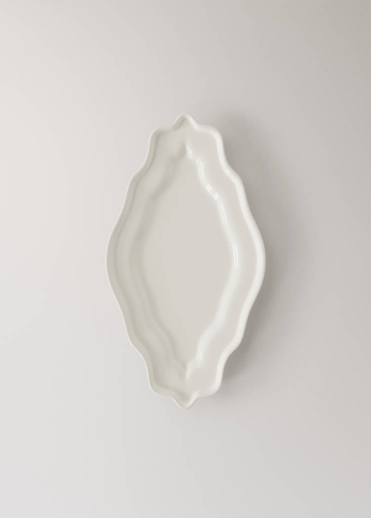 Steel dish with embossed edges — White