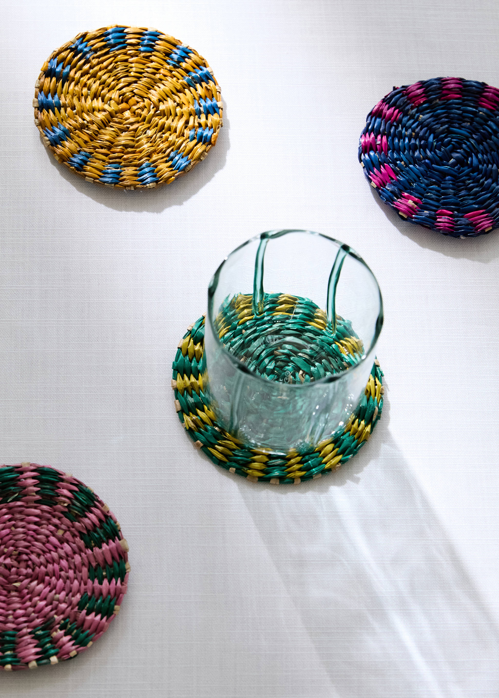 Seagrass coasters in assorted colours - General plane