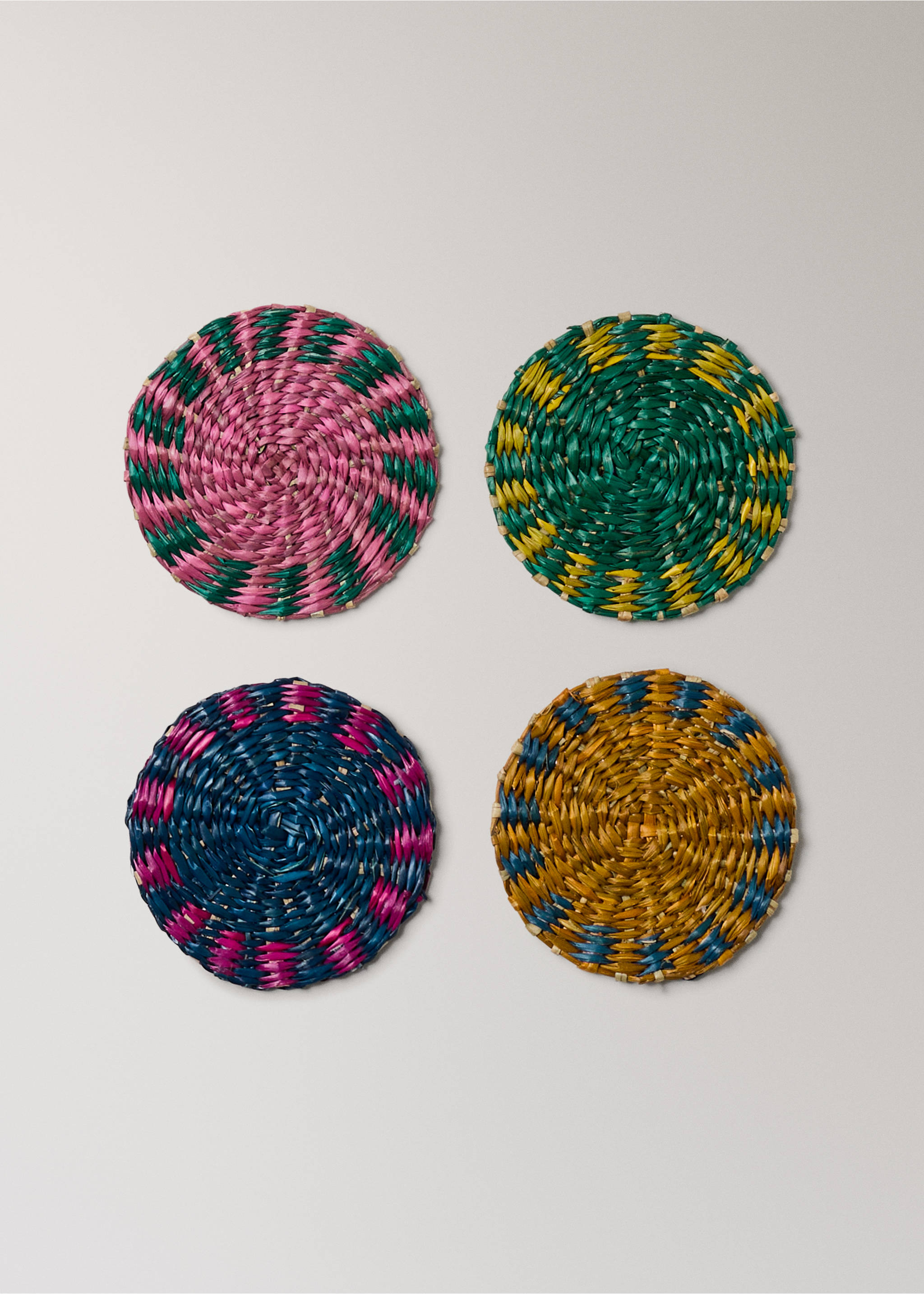 Seagrass coasters in assorted colours - Article without model, Fuchsia. Ref: 27072914-00.