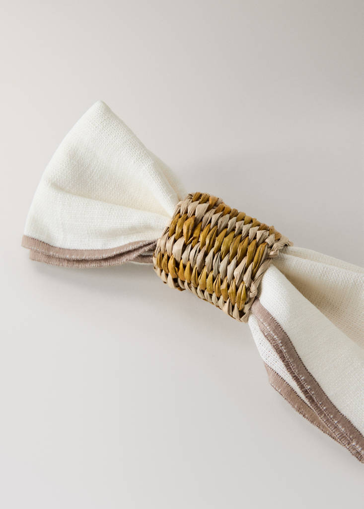 Seagrass napkin ring set in assorted colours — Fuchsia