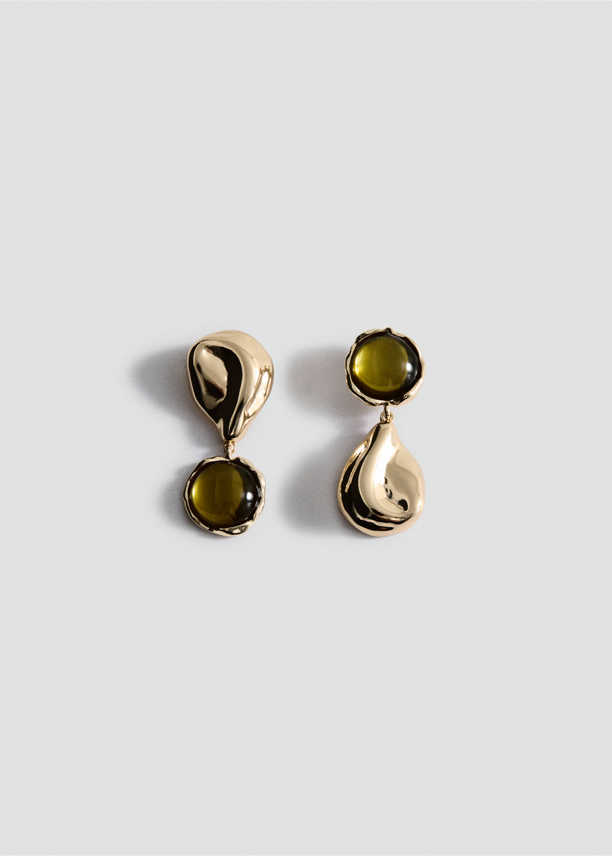 Boucles d'oreilles résine combinées - Article sans modèle, Or. Ref: 27072922-00.