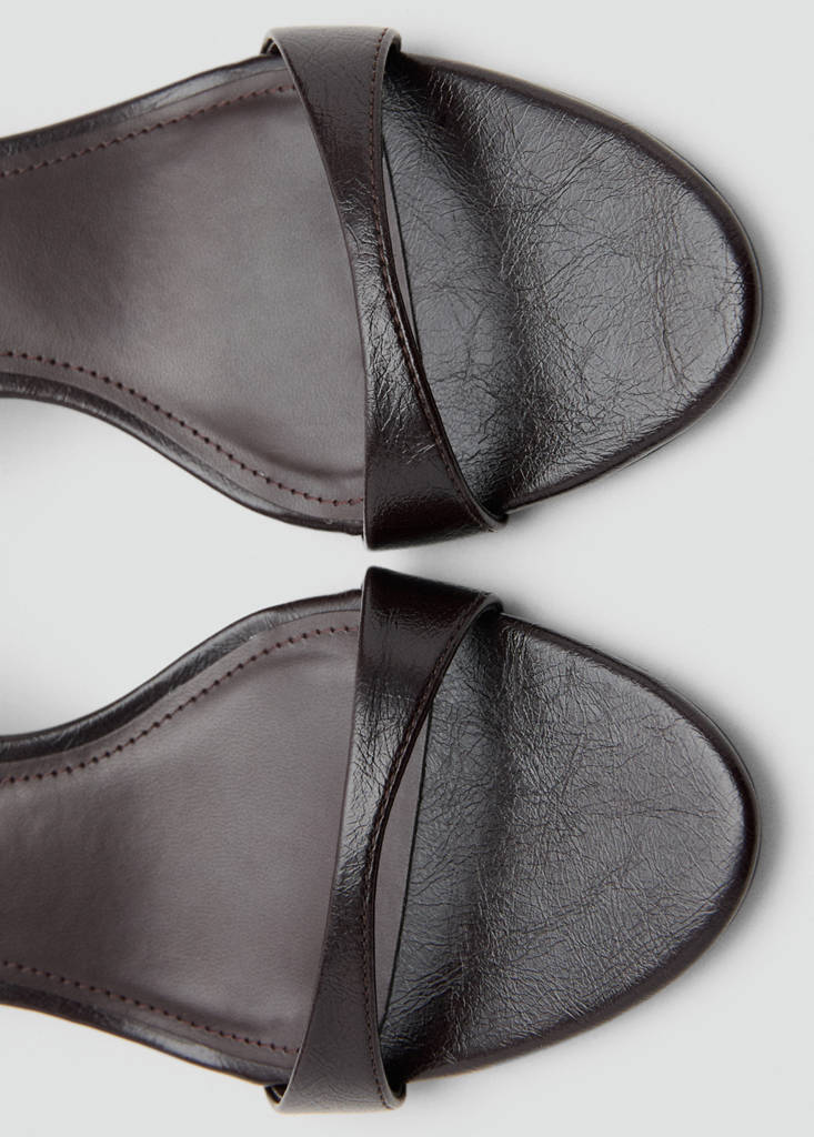 Kitten-heel sandals with strap — Chocolate
