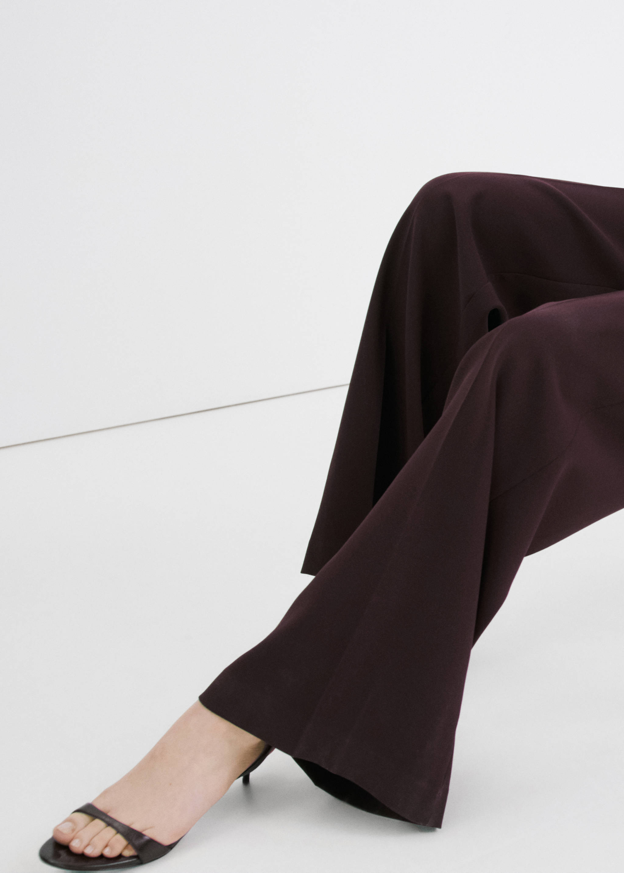 Kitten-heel sandals with strap - Details of the article 9, Chocolate. Ref: 27072932-00.