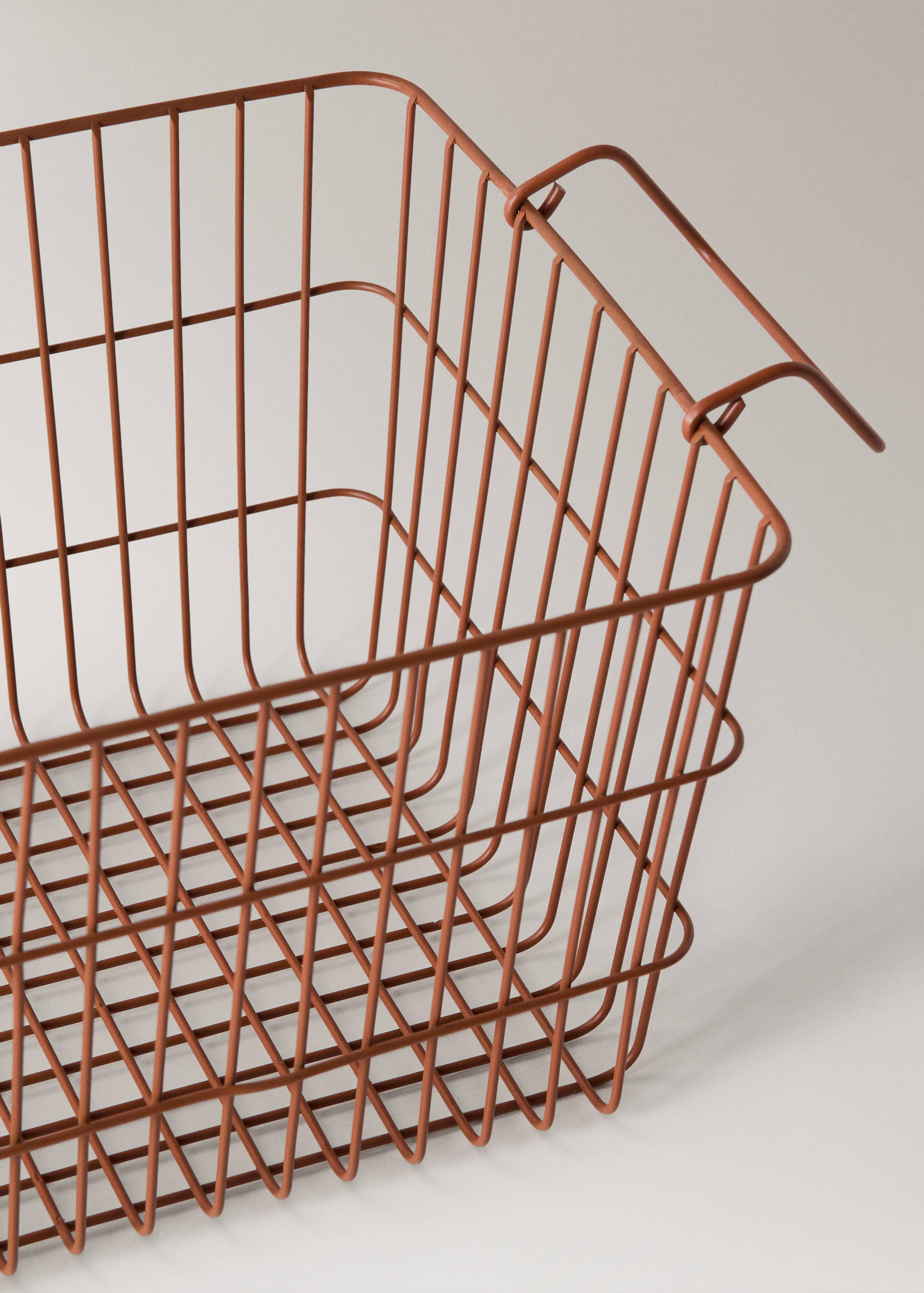 Large metal basket with handles - Details of the article 2