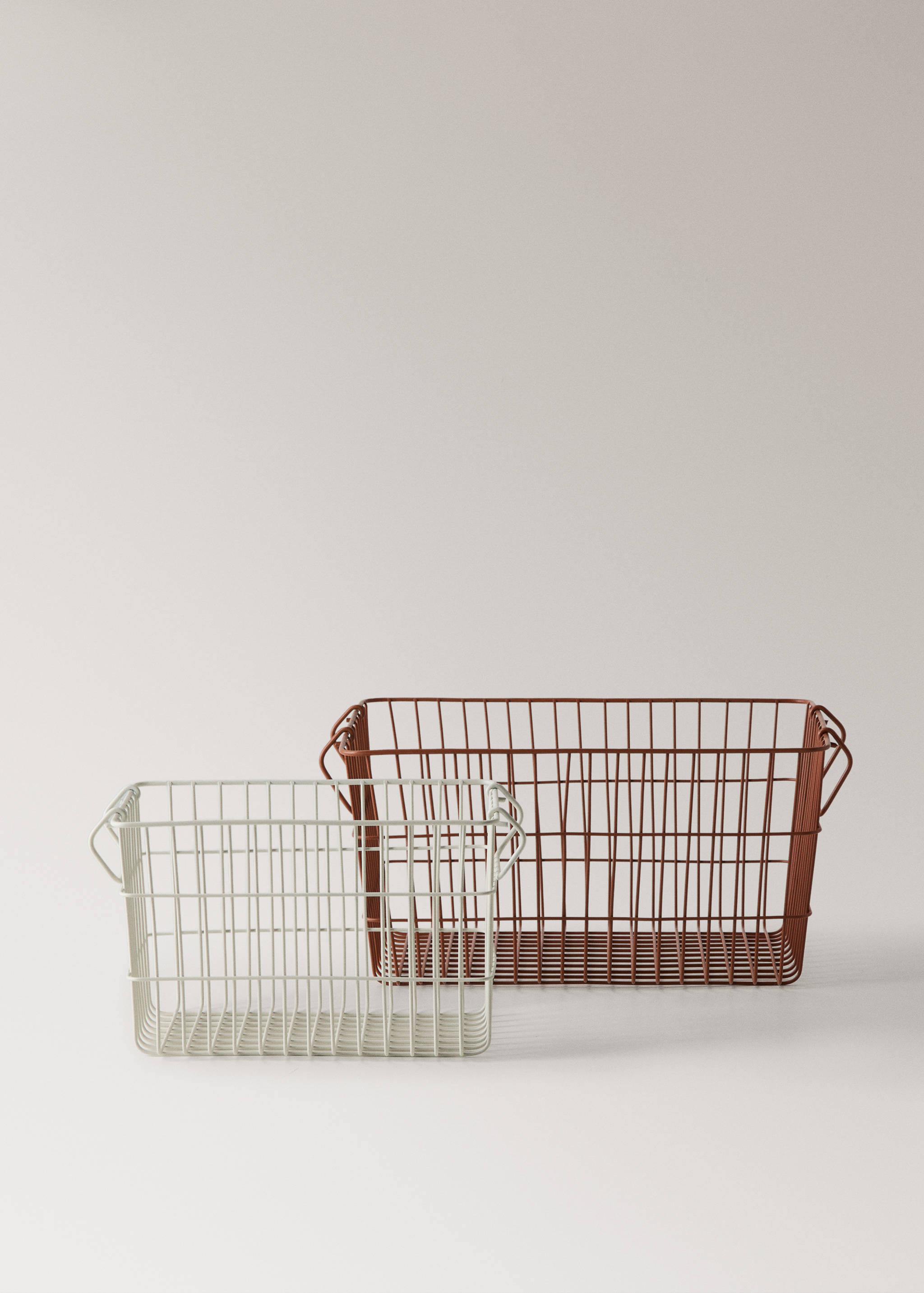 Large metal basket with handles - Details of the article 3