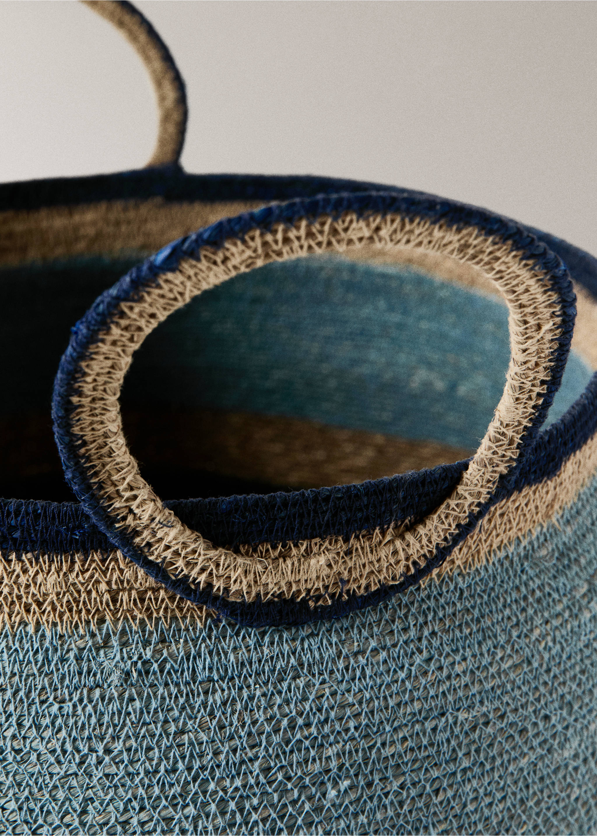 Large round basket with large striped handles - Details of the article 1, Pastel Green. Ref: 27073272-00.