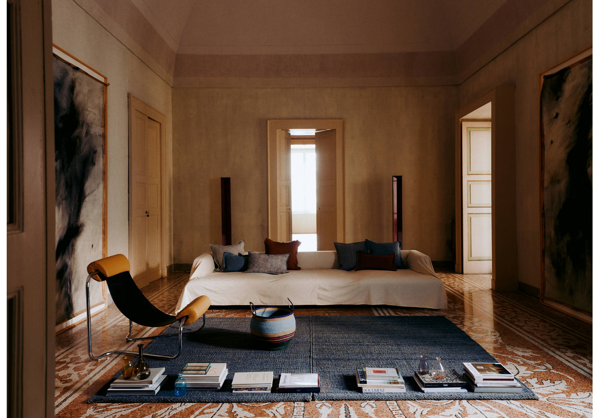 Large round basket with large striped handles - Panoramic plane