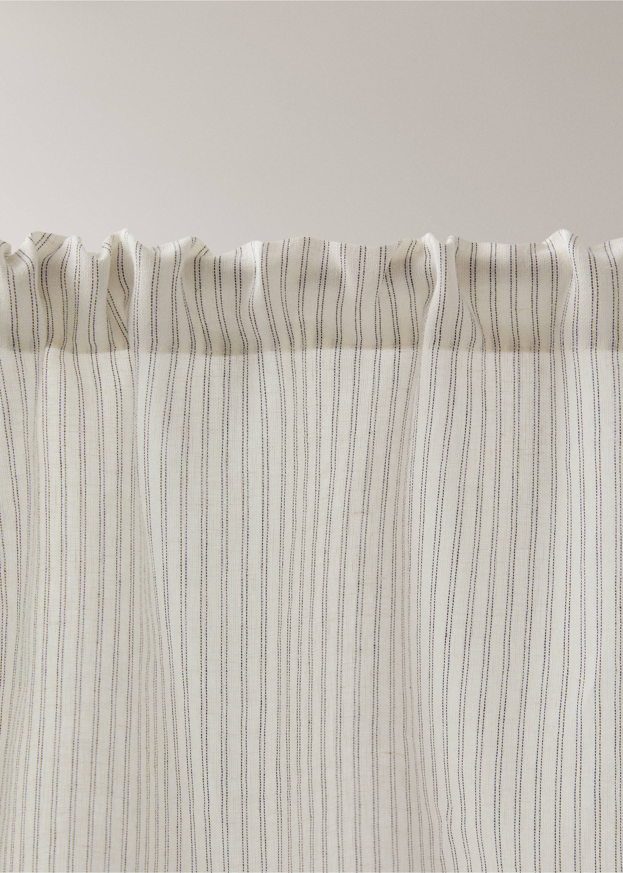 Linen roller blind with woven stripe, medium opacity - Details of the article 2, Off White. Ref: 27073274-00.