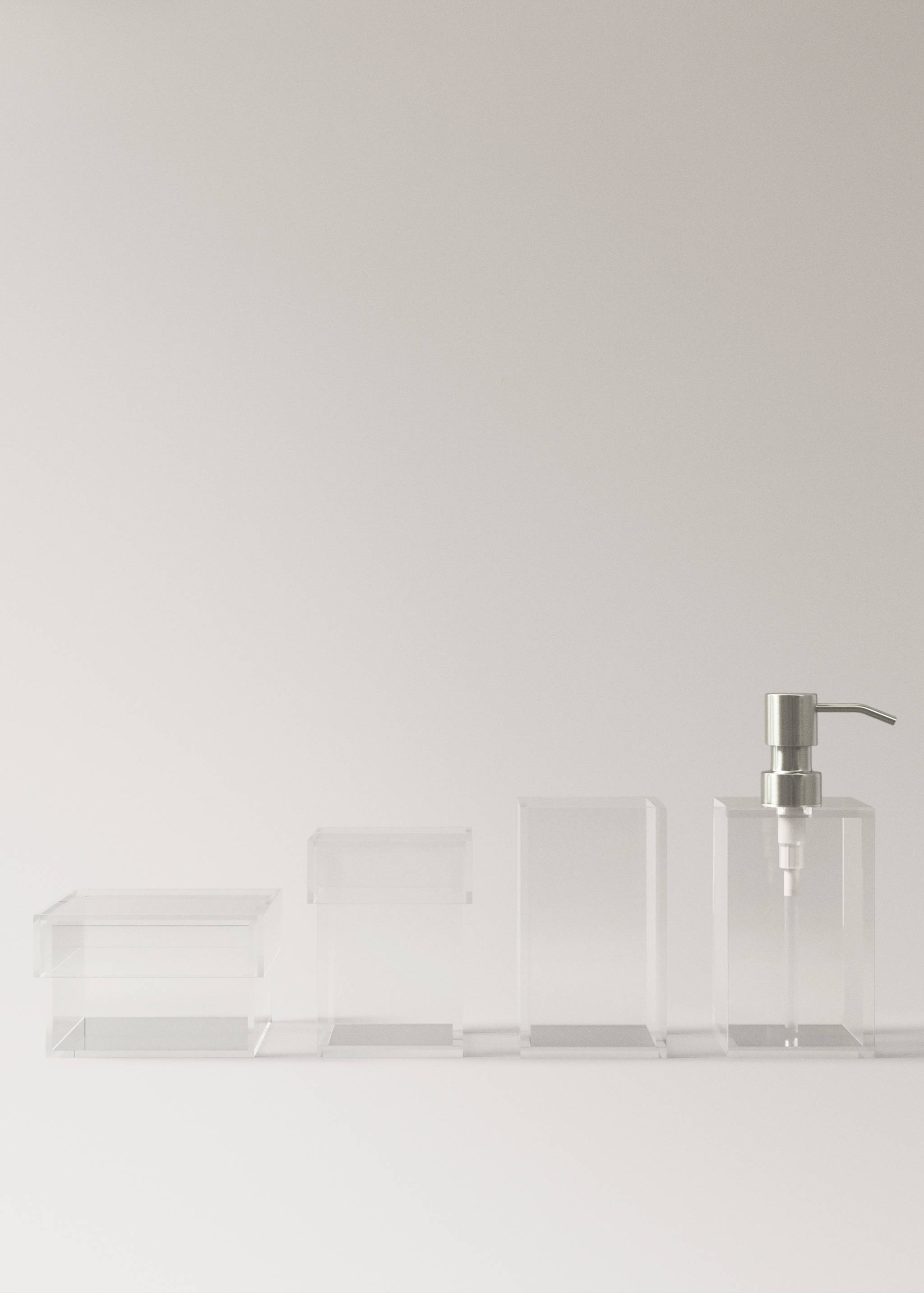 Acrylic soap dispenser - Details of the article 3