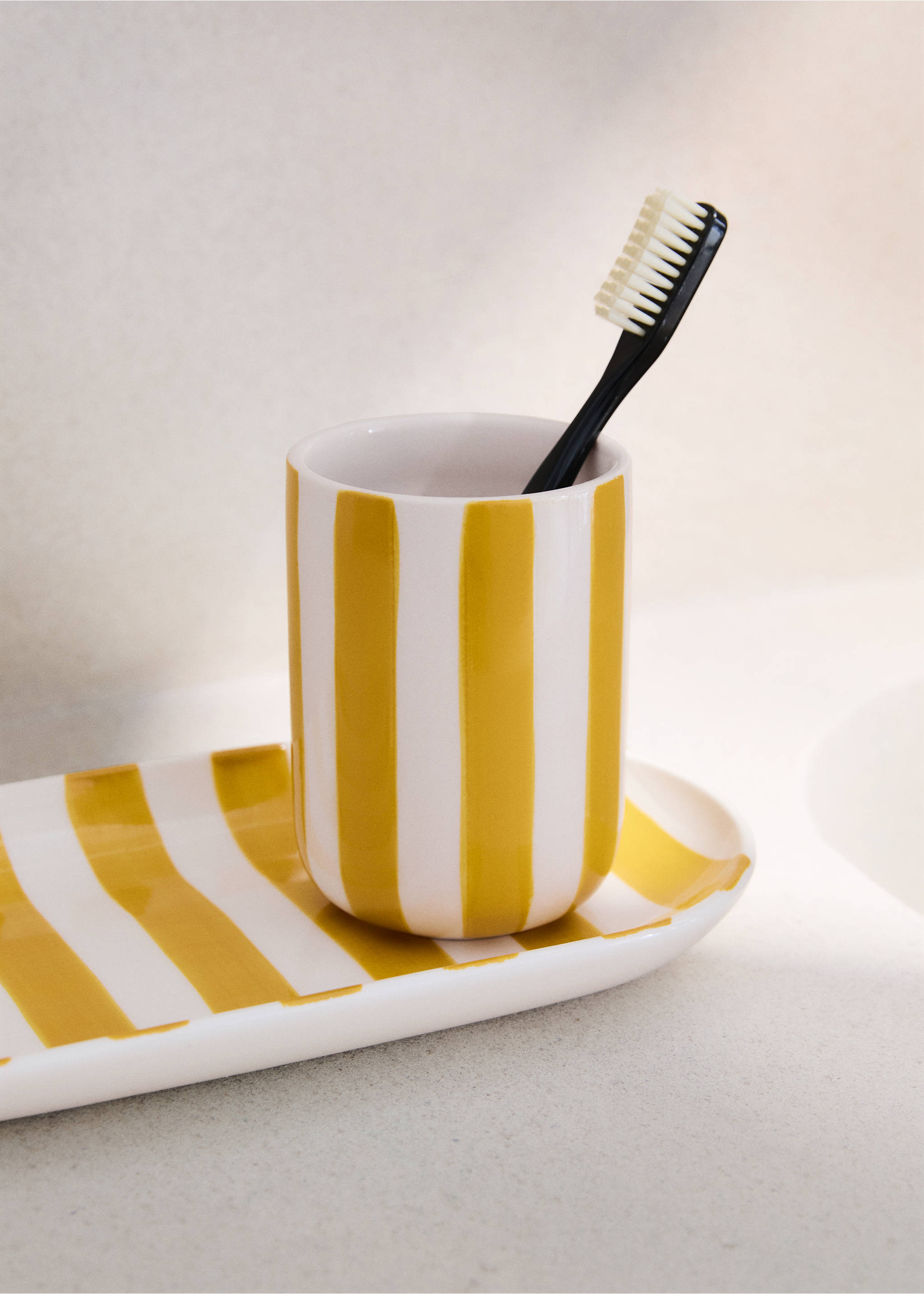 Ceramic toothbrush cup with painted stripes - General plane, Mustard. Ref: 27073281-00.
