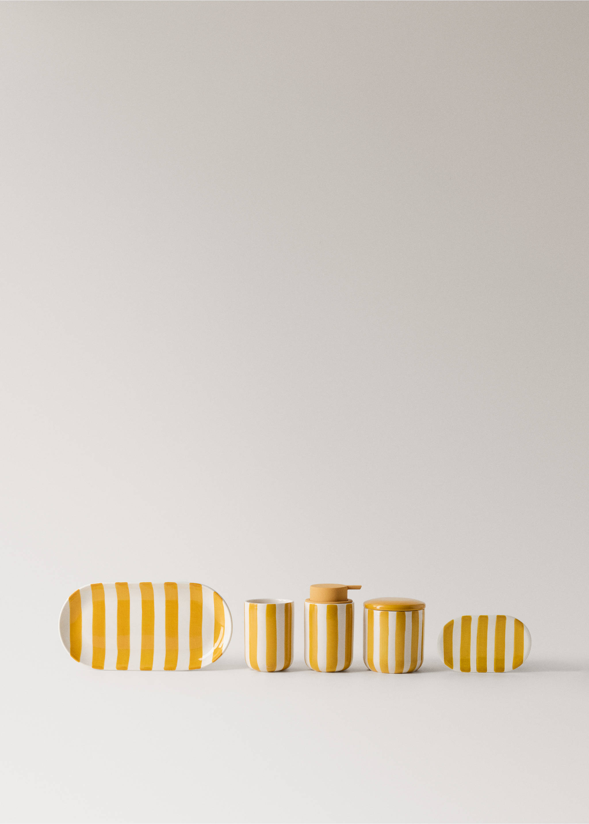 Ceramic toothbrush cup with painted stripes - Details of the article 3, Mustard. Ref: 27073281-00.