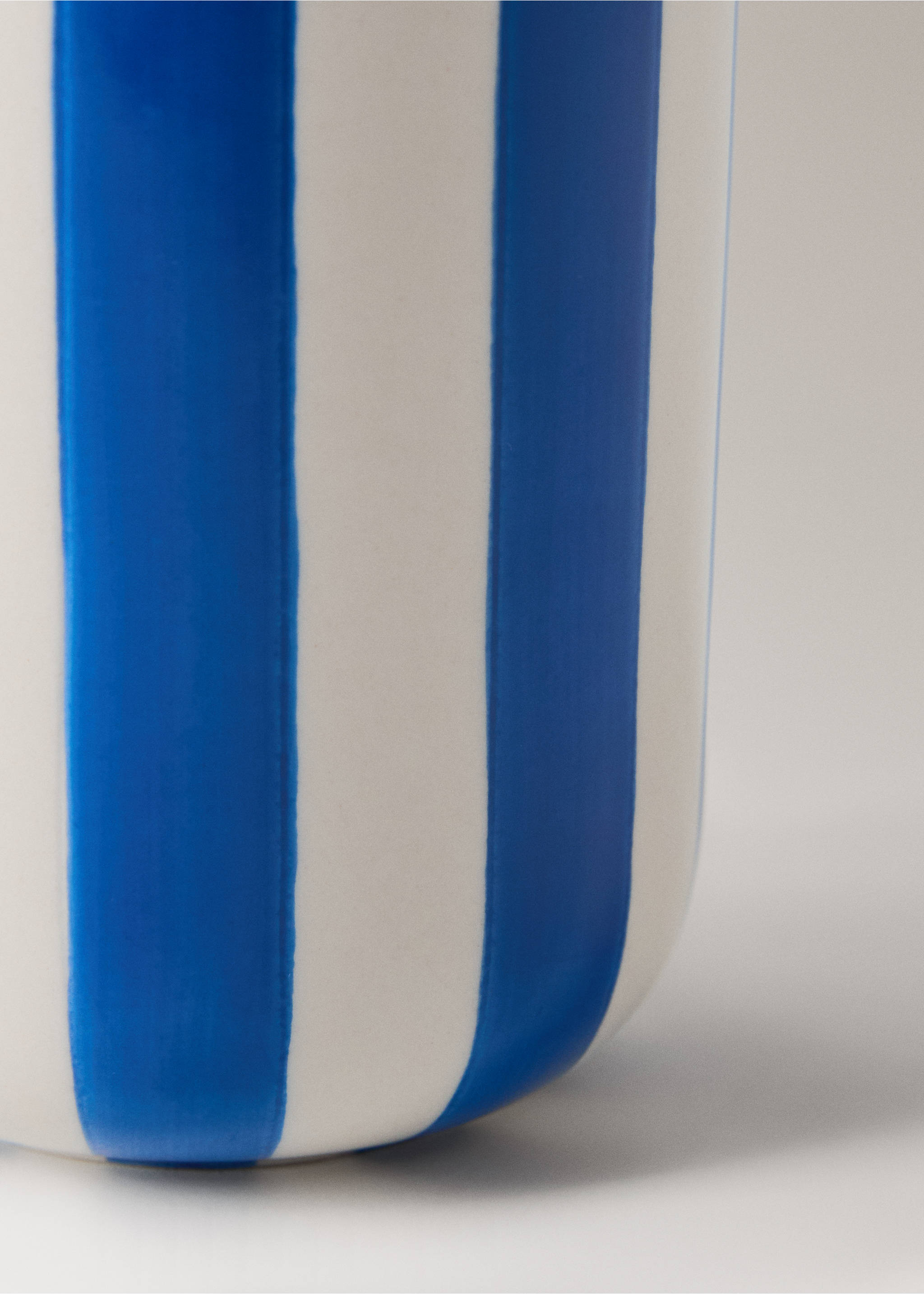 Tannbørstekopp i keramikk med malte striper - Artikkeldetalj 2, Blå. Ref: 27073281-00.