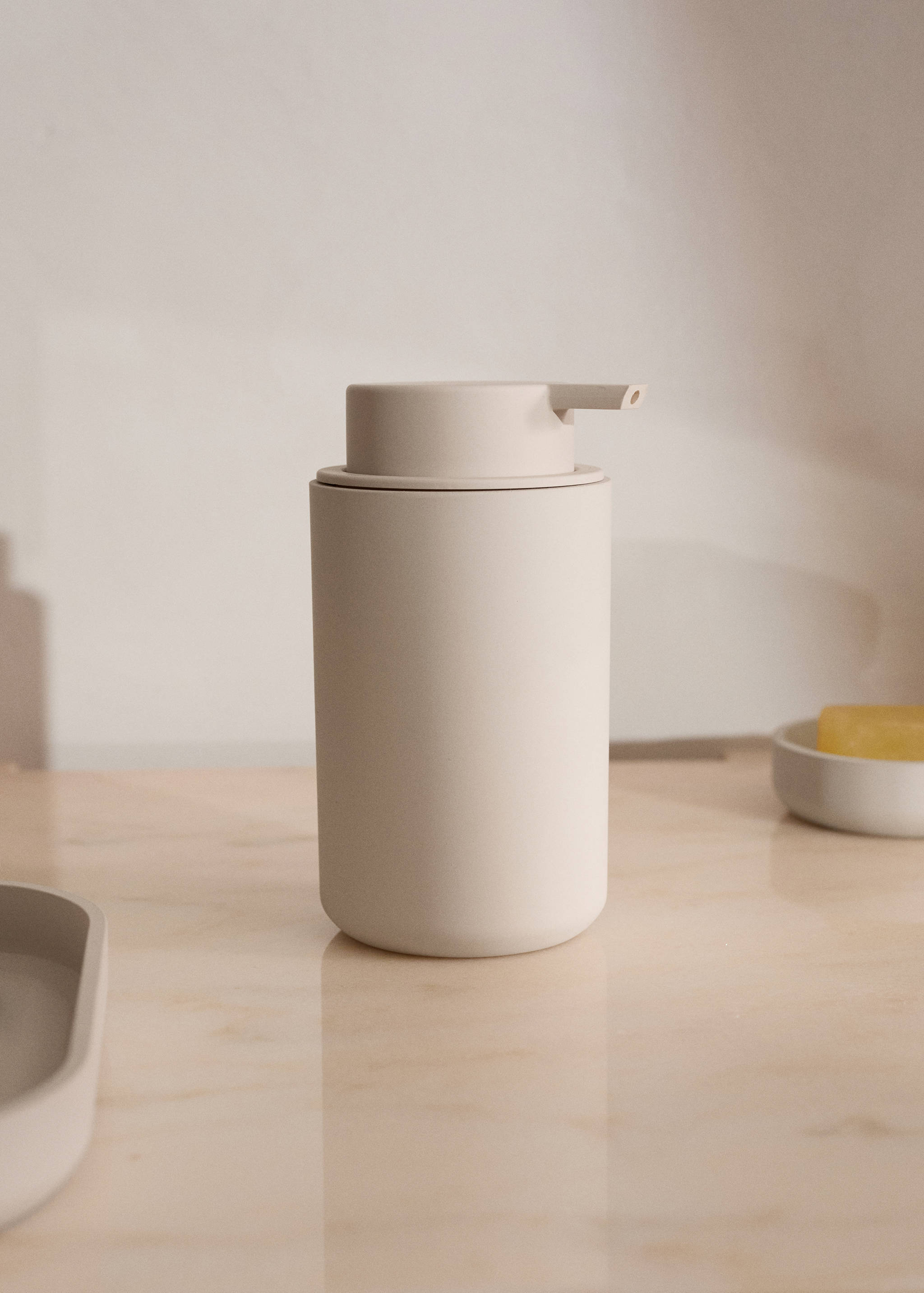 Resin soap dispenser - General plane