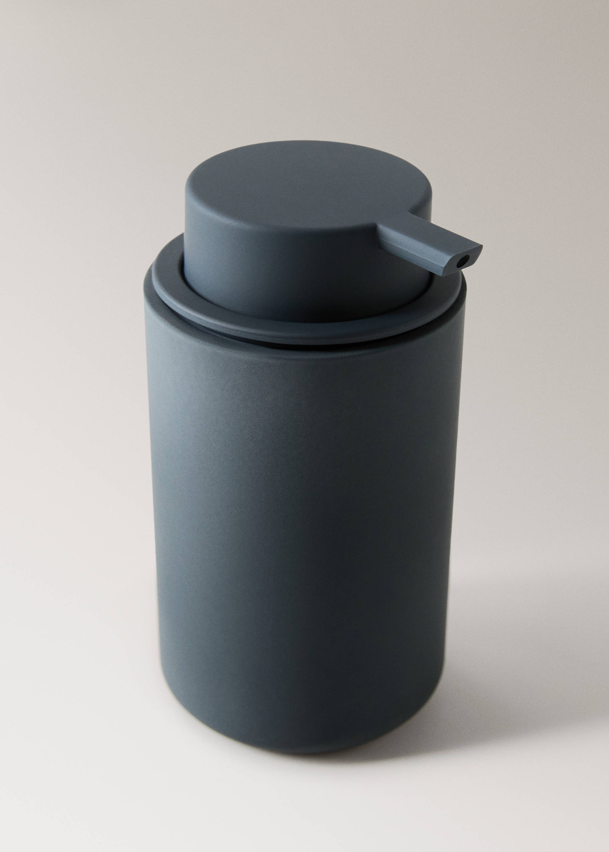 Resin soap dispenser - Details of the article 1