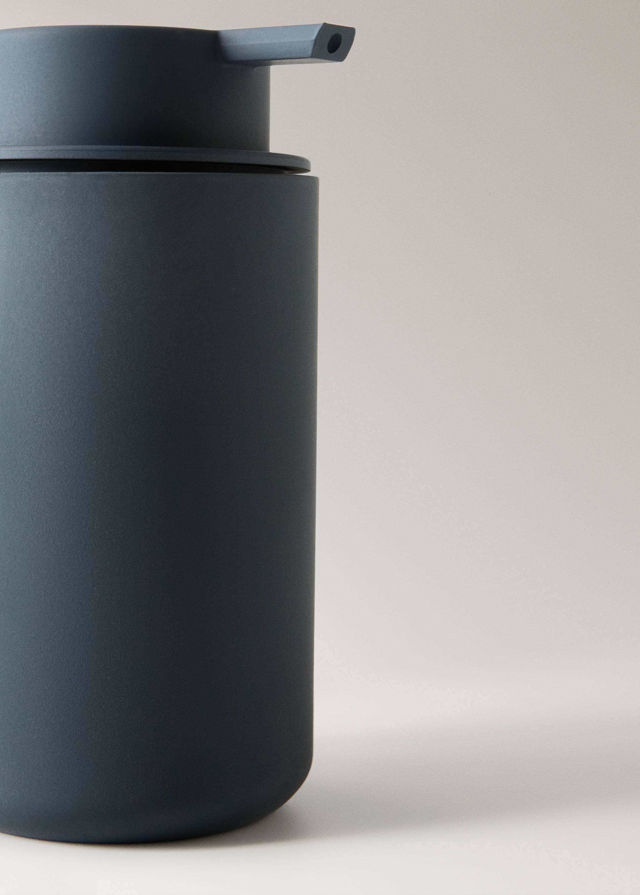 Resin soap dispenser - Details of the article 2