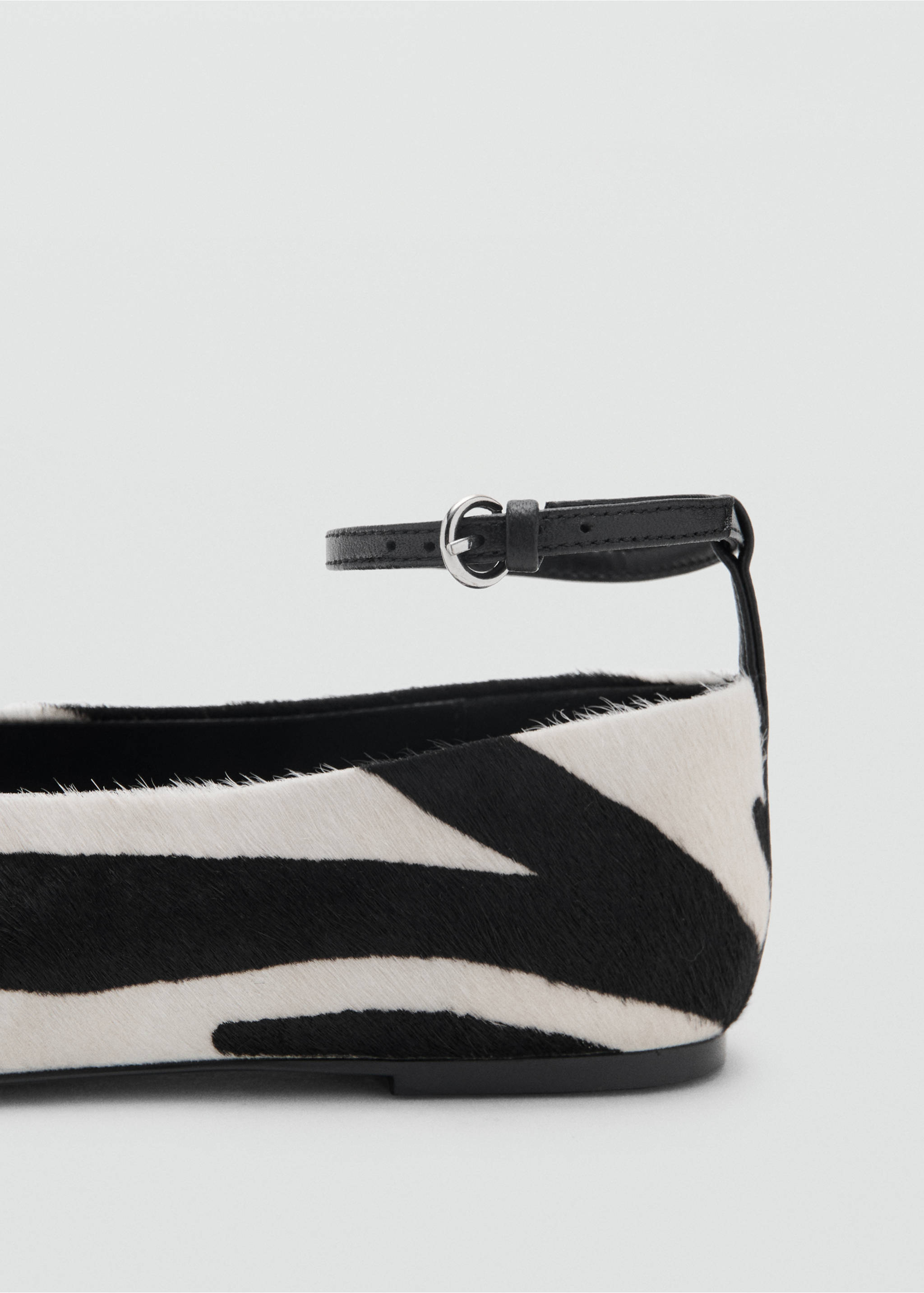Leather shoe with fur and bracelet strap - Details of the article 1, Black. Ref: 27073286-00.
