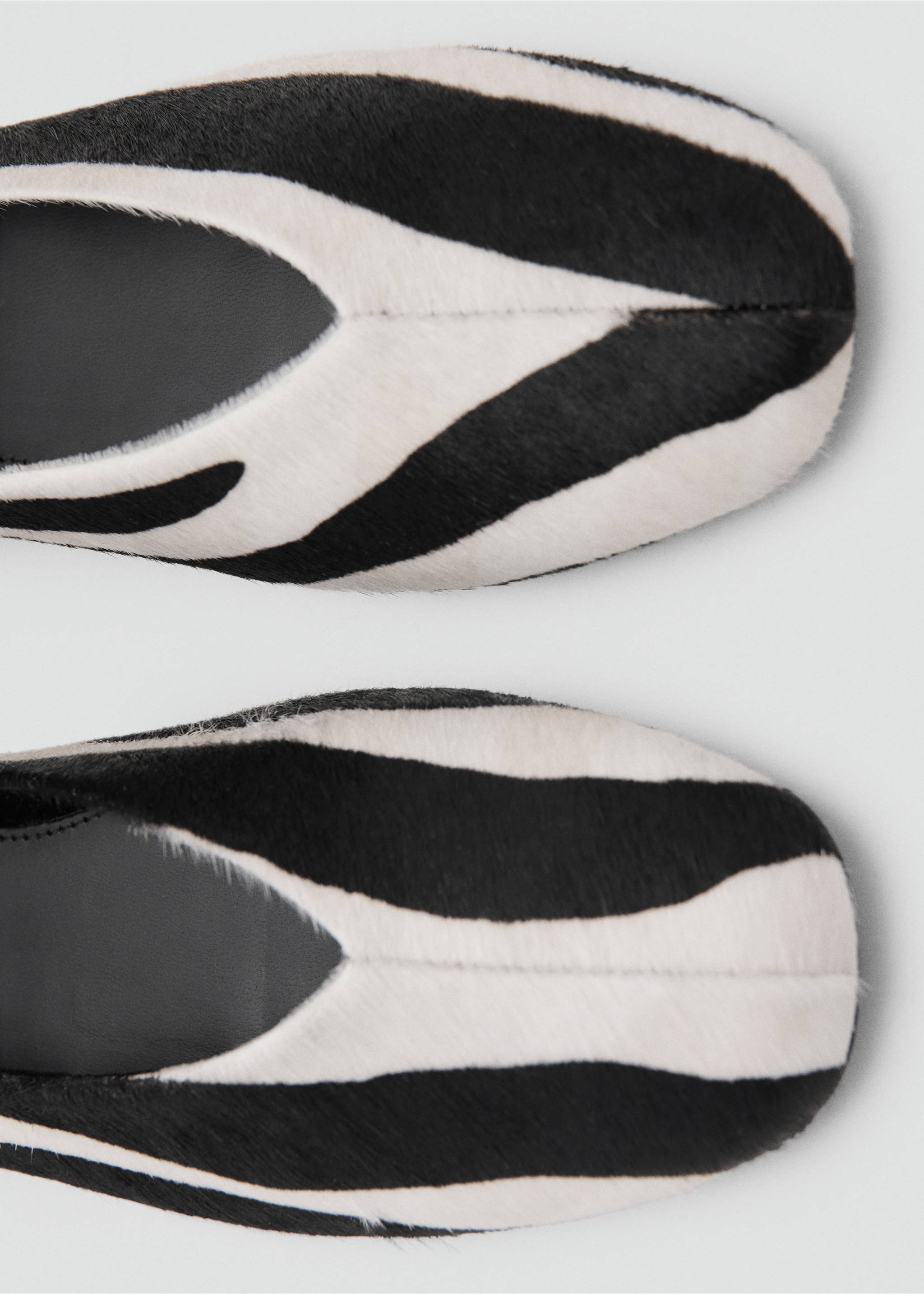 Leather shoe with fur and bracelet strap - Details of the article 2, Black. Ref: 27073286-00.