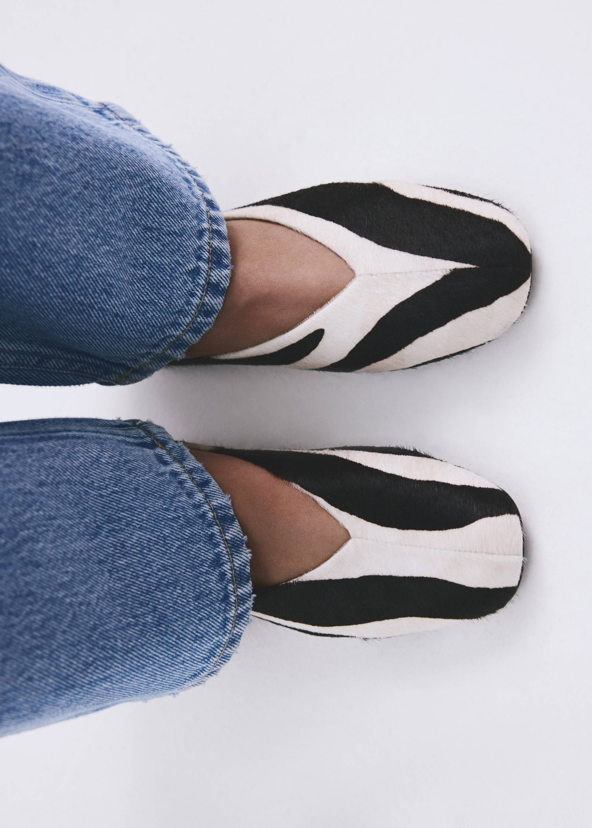 Sko i pelsskinn med ankelstropp - Total bildeutsnitt