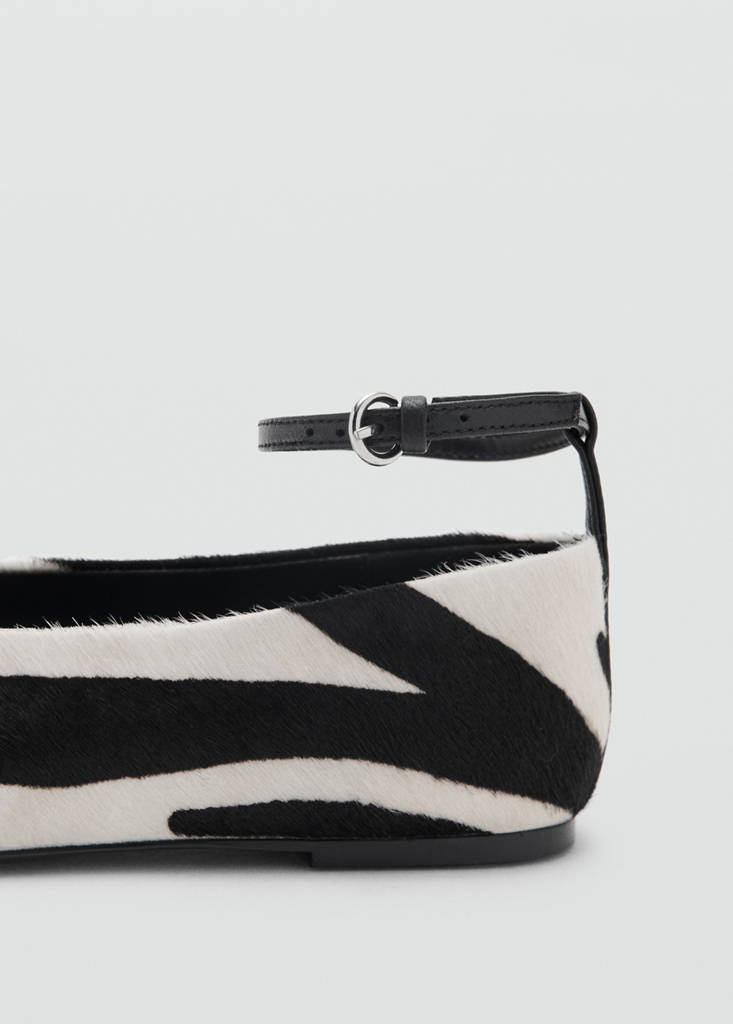 Leather shoe with fur and bracelet strap — Black