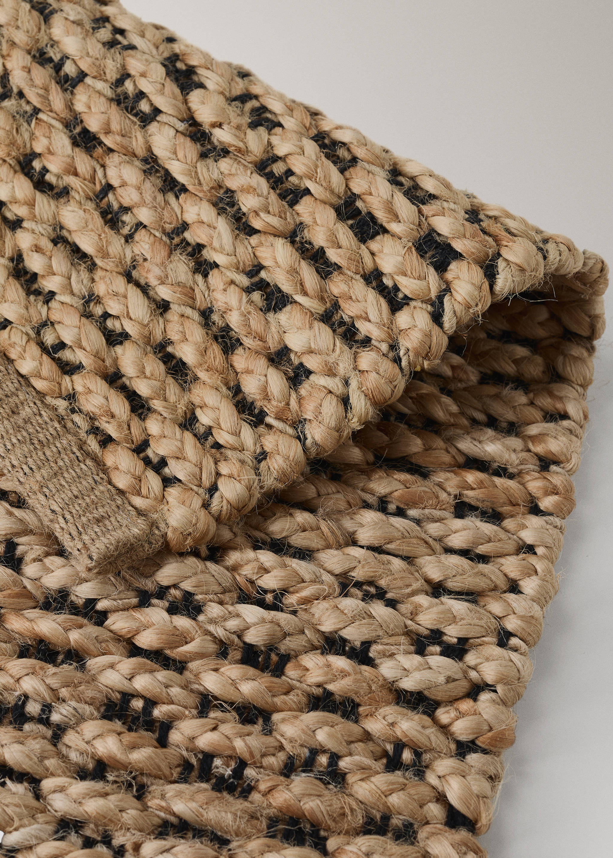 Bicolour braided jute rug - Details of the article 3