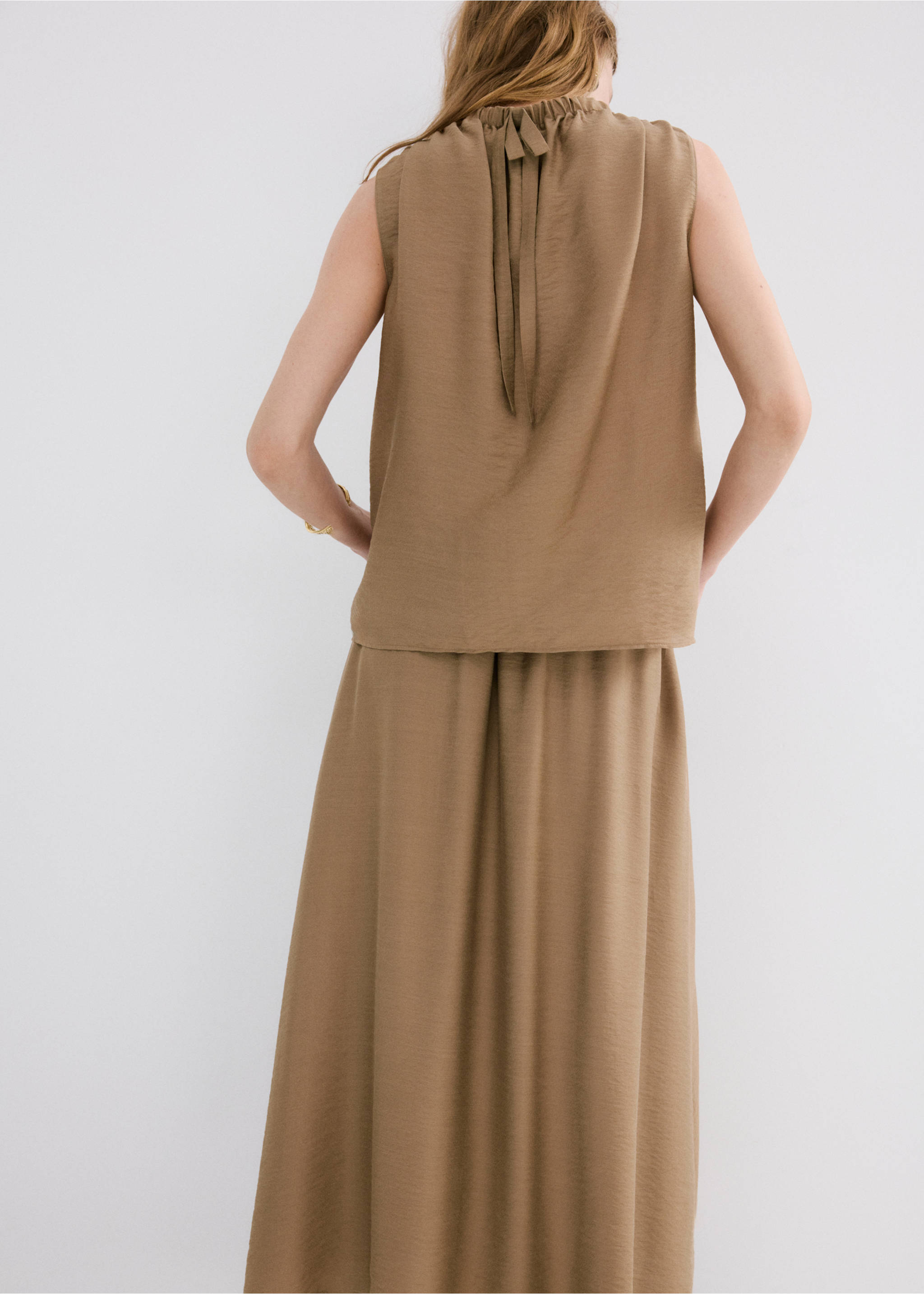 Draped neck satin top - Reverse of the article, Brown. Ref: 27073300-00.