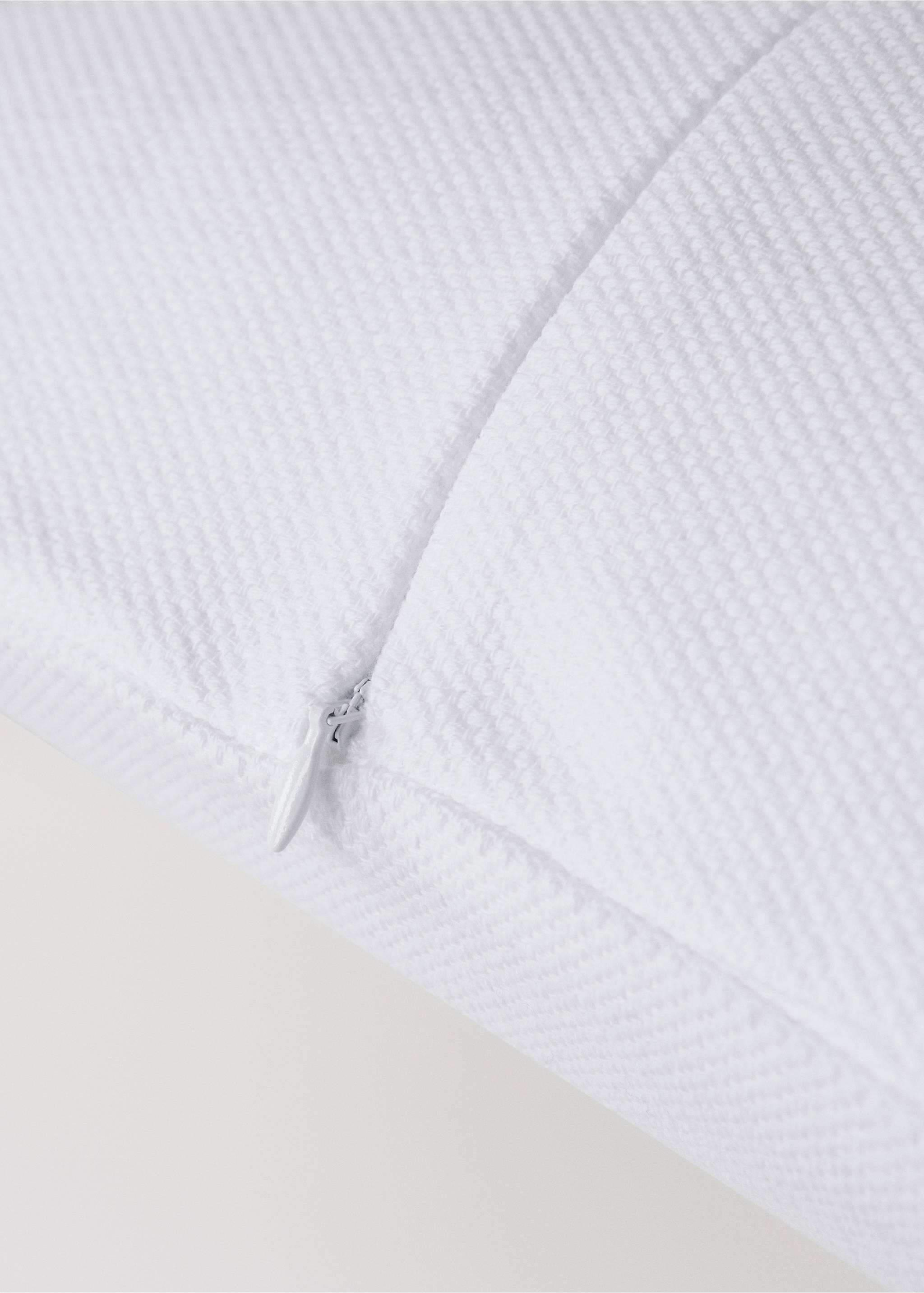 Cotton bed pillowcase with hem finish 50x50 cm - Details of the article 4, Off White. Ref: 27073302-00.