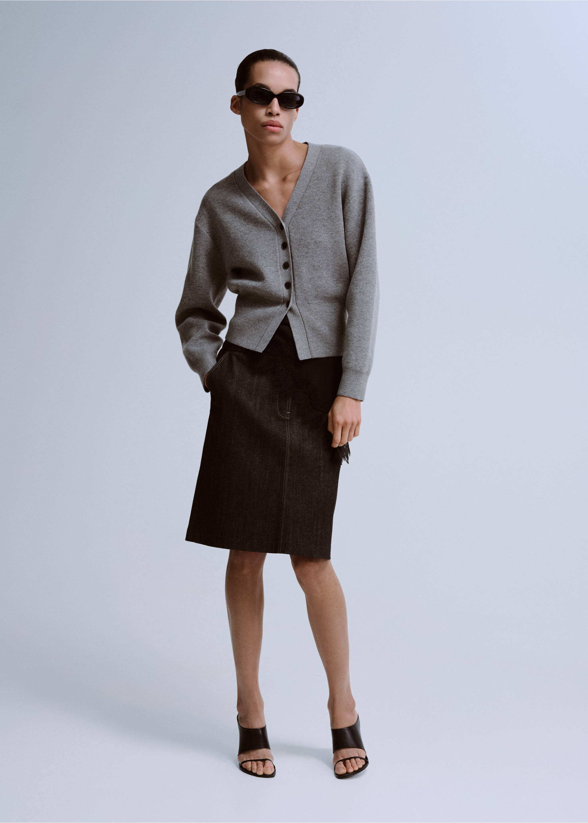 V-neck knitted cardigan - General plane, Medium Heather Grey. Ref: 27073306-00.