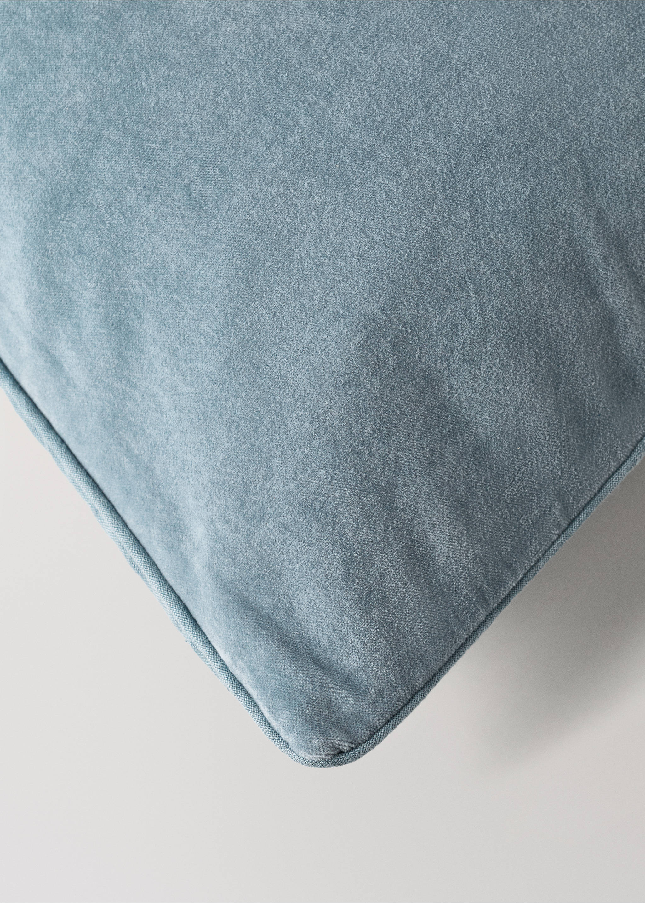 Kussenhoes van fluweel en linnen - Detail van het artikel 3, Petrol blauw. Ref: 27073308-00.