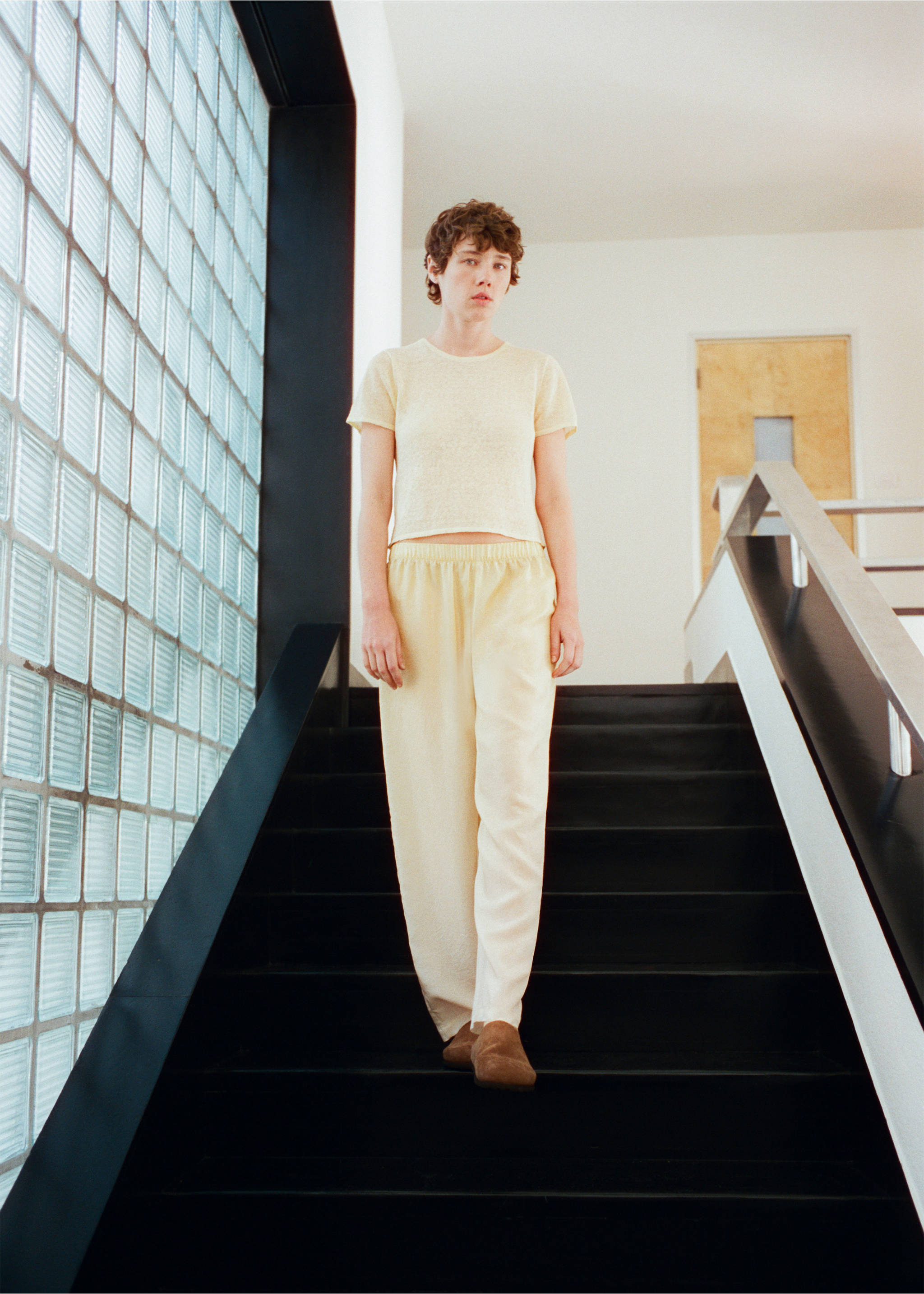 Kurzarm-T-Shirt aus Leinenmischung in Pastellfarben - Detail des Artikels 6, Pastellgelb. Ref: 27073314-00.