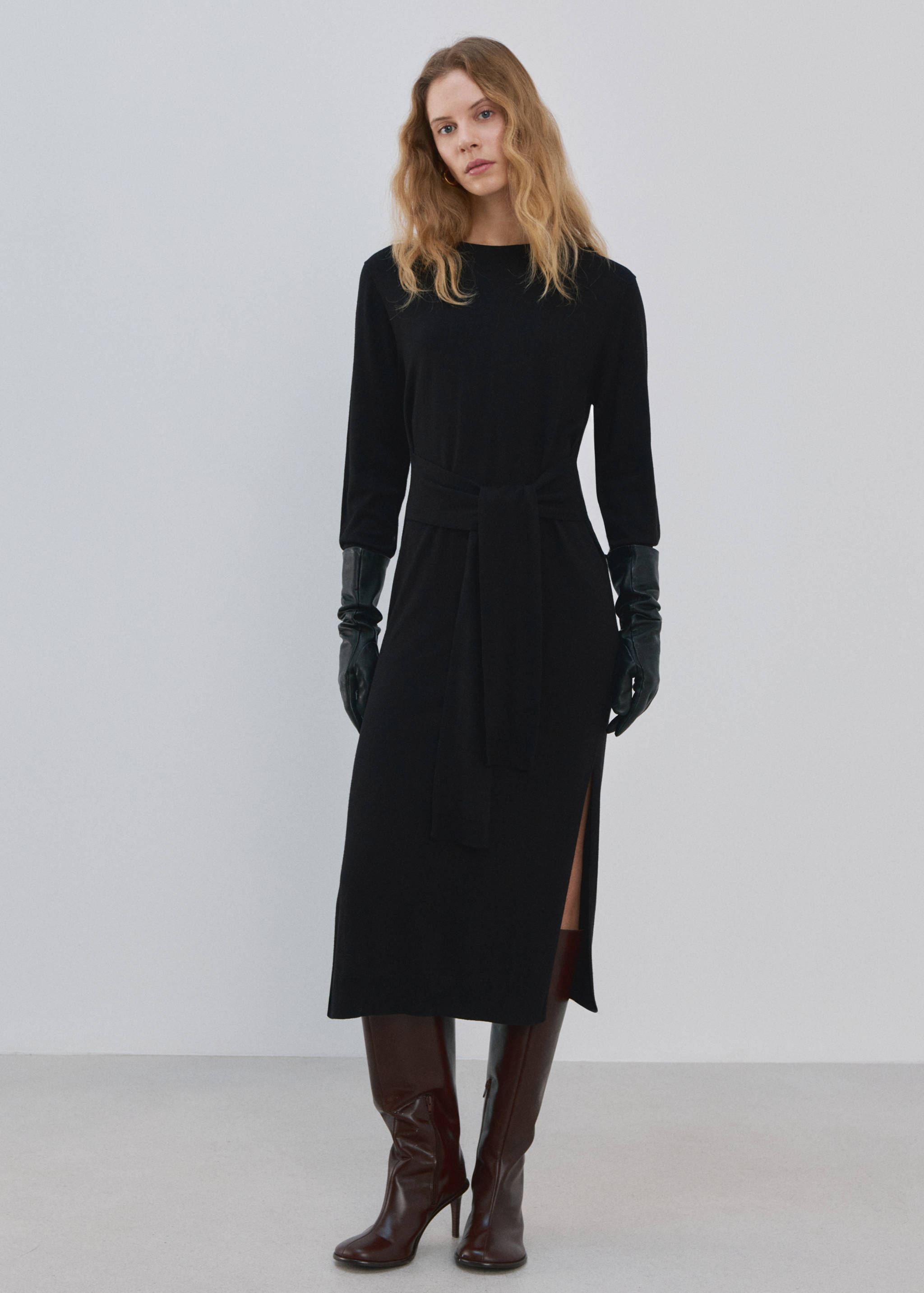 Πλεκτό φόρεμα με δέσιμο - Γενικό πλάνο