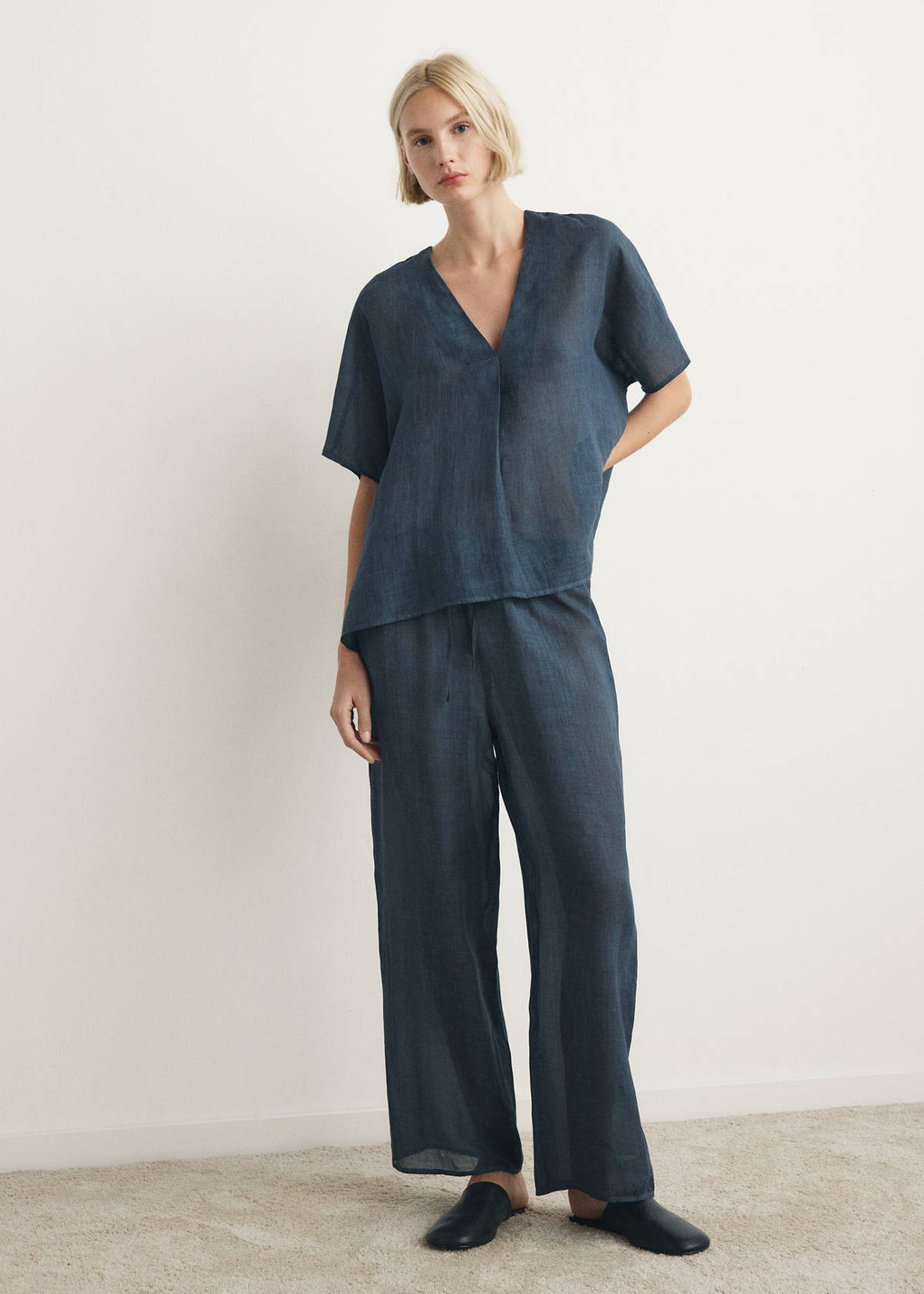 100% ramie kaftan with an overdyed effect — Ink Blue
