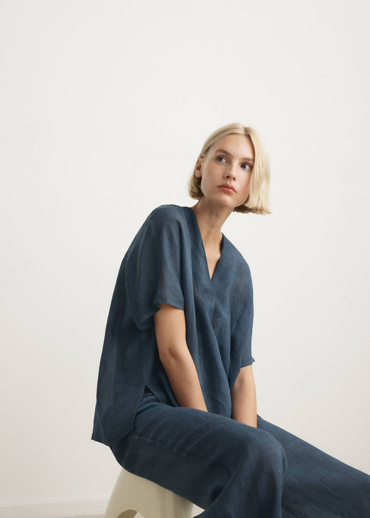 100% ramie kaftan with an overdyed effect — Ink Blue