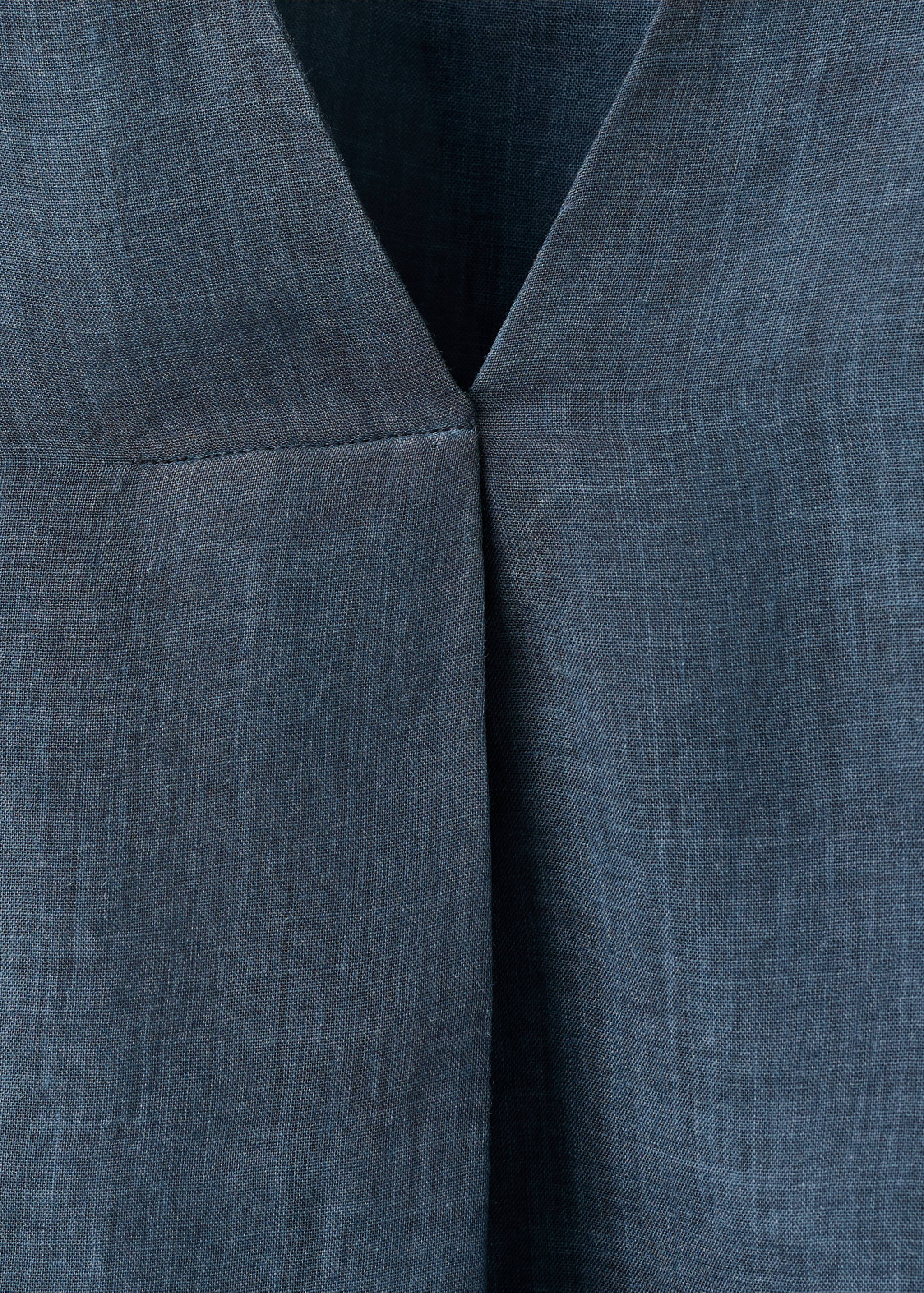 100% ramie kaftan with an overdyed effect - Details of the article 8, Ink Blue. Ref: 27073320-00.