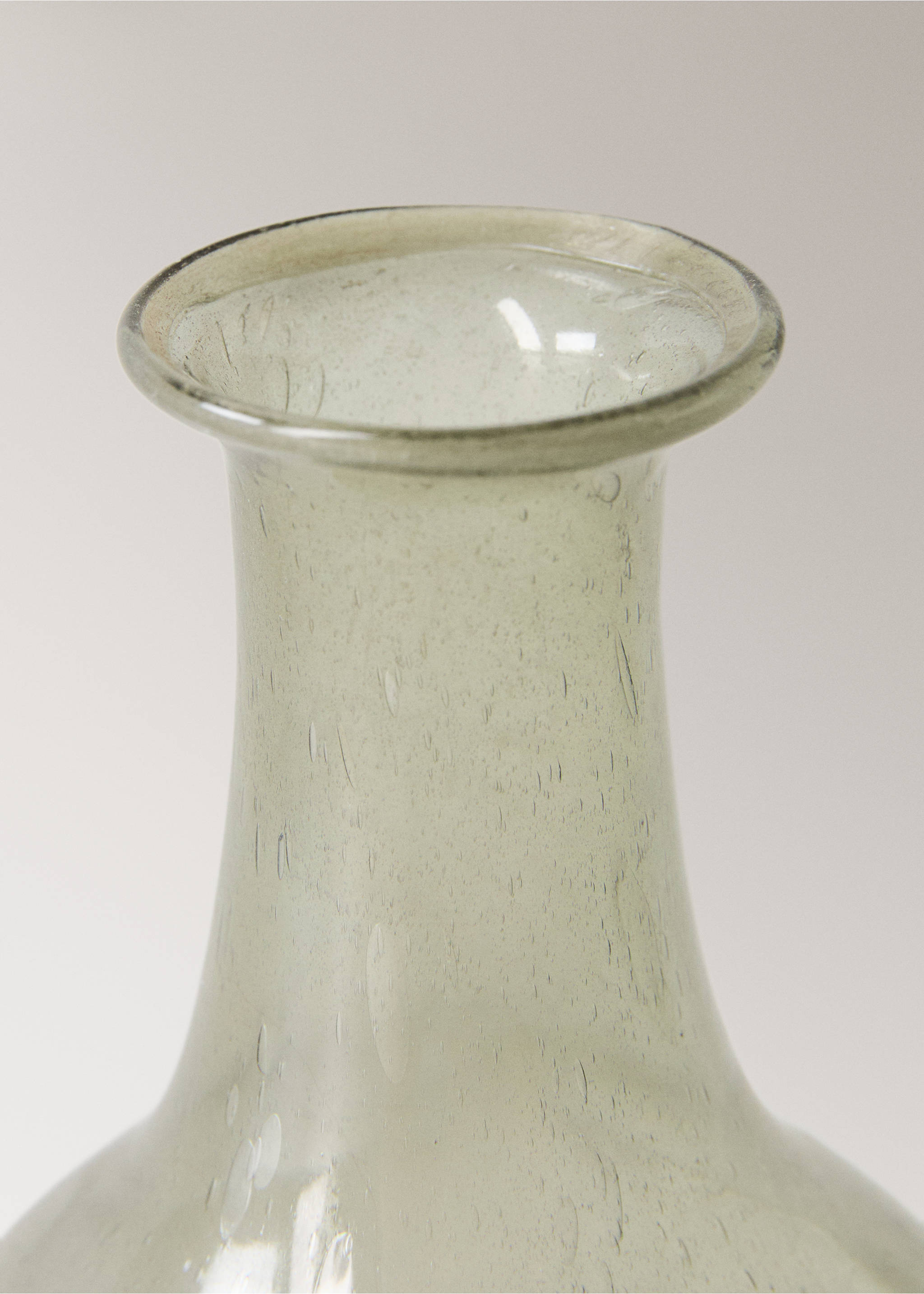 Small bubble glass vase - Details of the article 1, Olive Green. Ref: 27073321-00.