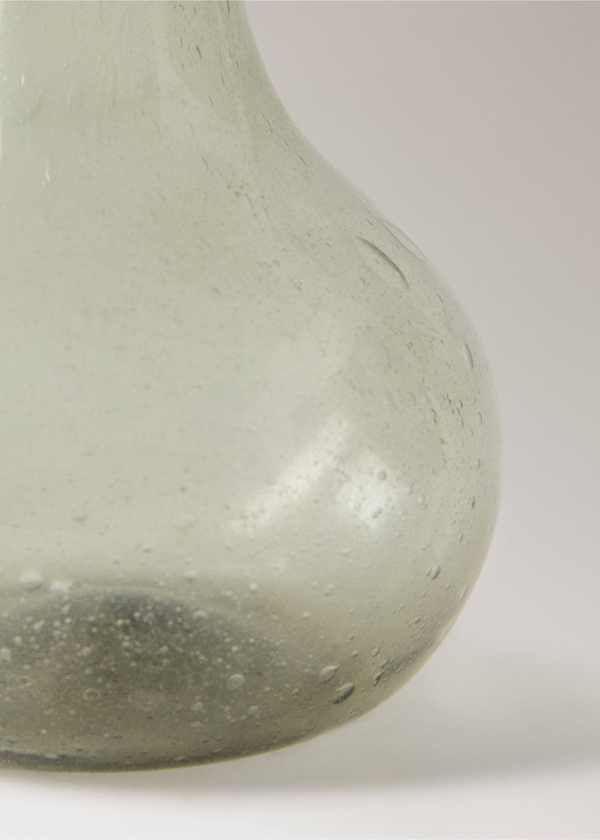 Small bubble glass vase - Details of the article 2, Olive Green. Ref: 27073321-00.