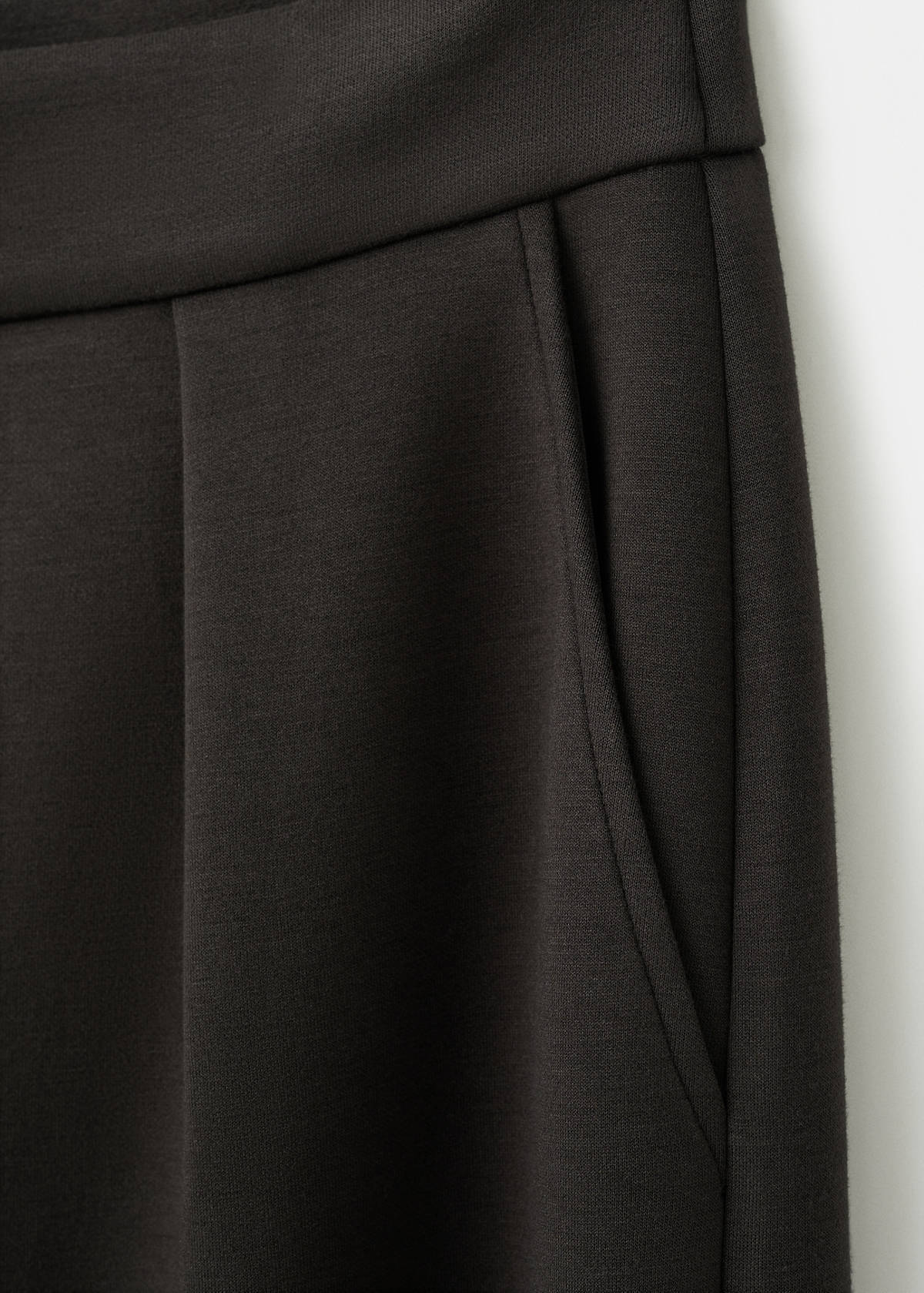 Straight-fit trousers with elastic waist — Chocolate