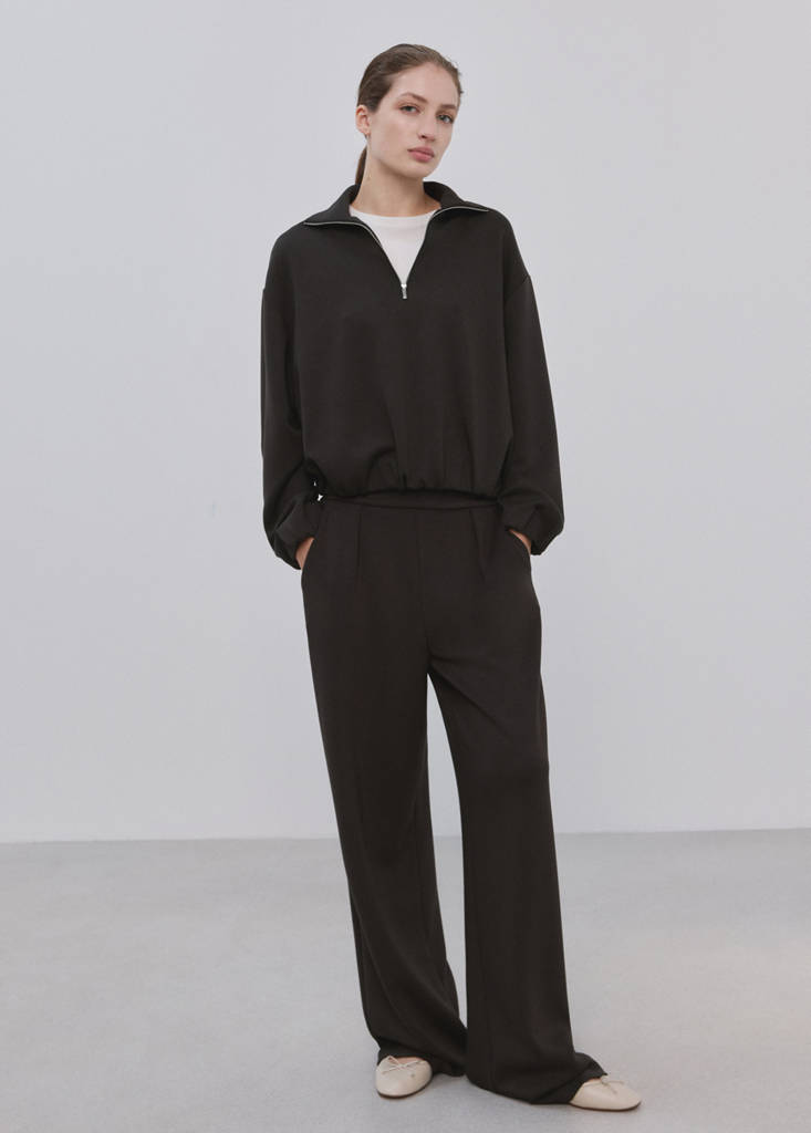 Straight-fit trousers with elastic waist — Chocolate