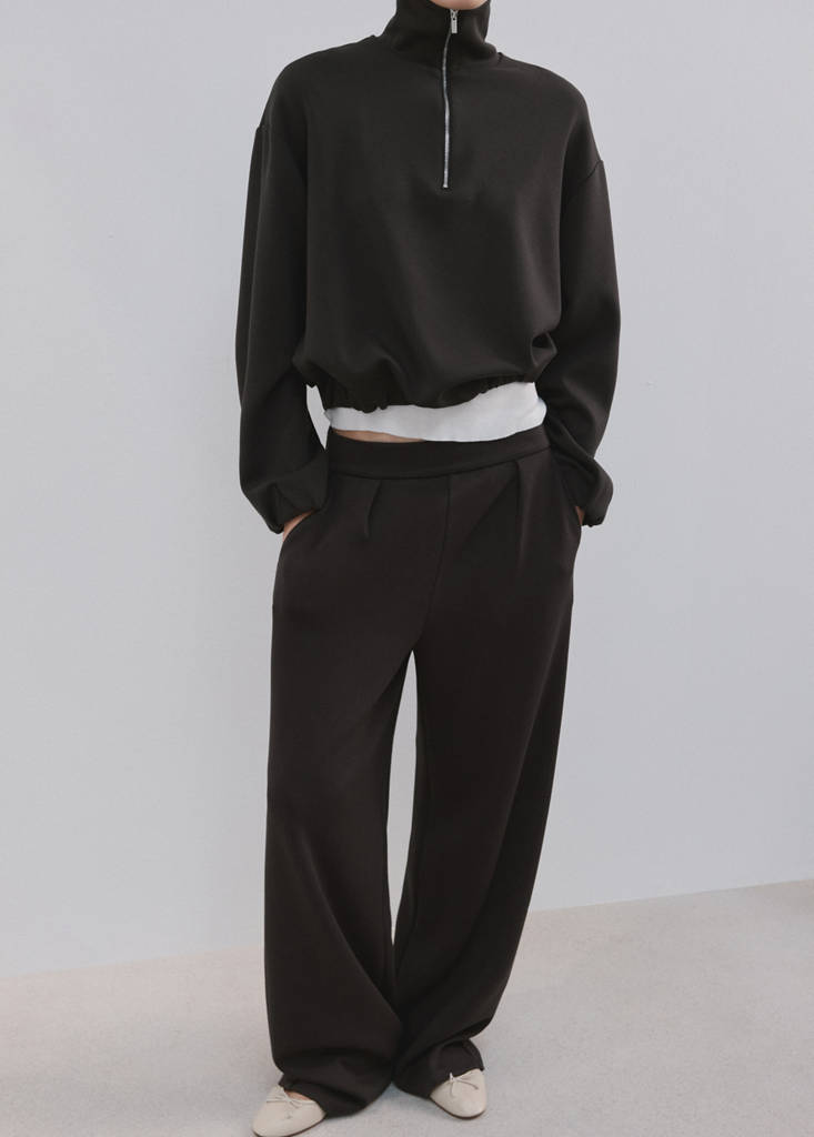 Straight-fit trousers with elastic waist — Chocolate