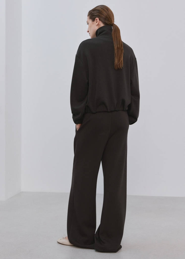 Straight-fit trousers with elastic waist — Chocolate