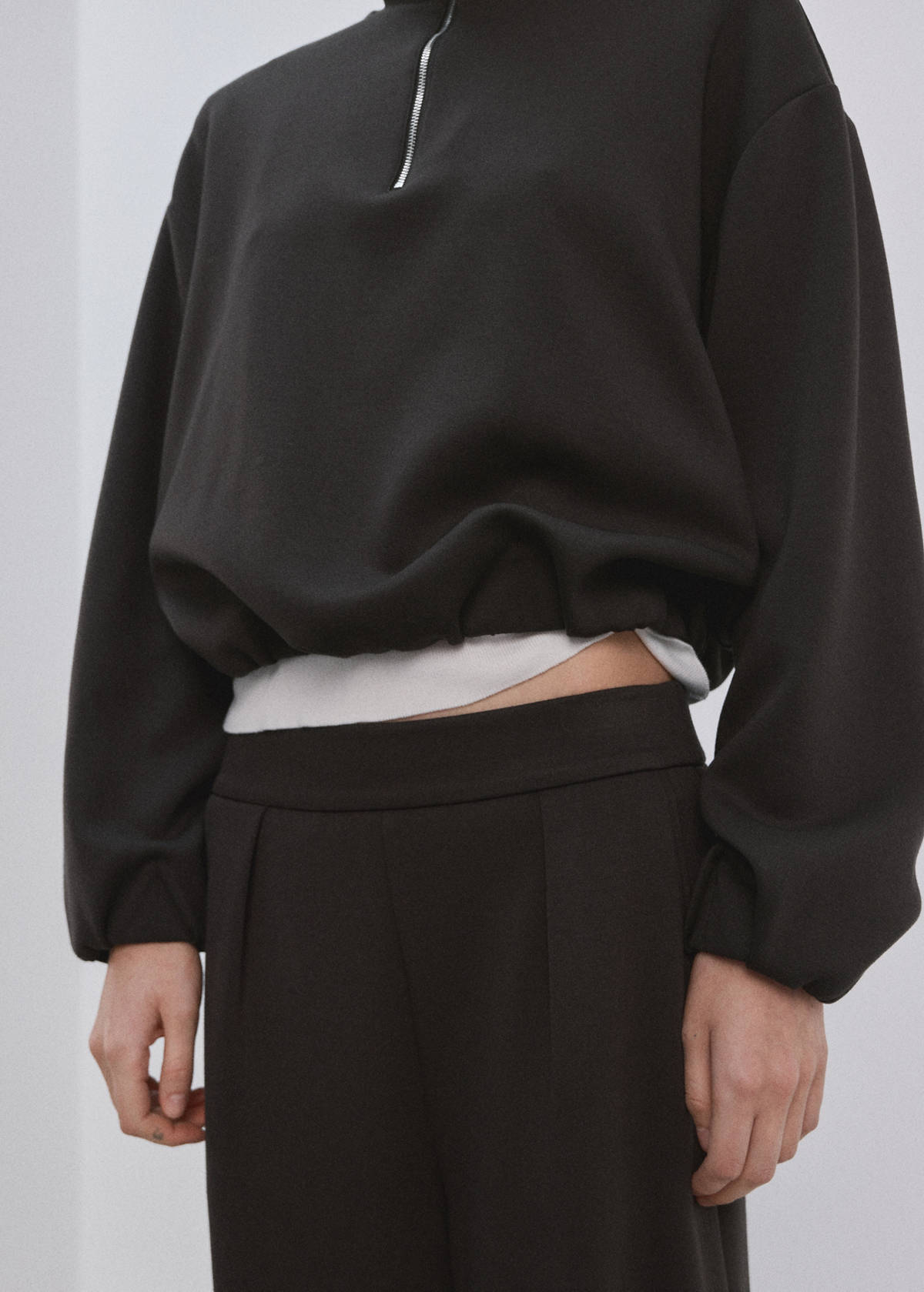 Straight-fit trousers with elastic waist — Chocolate