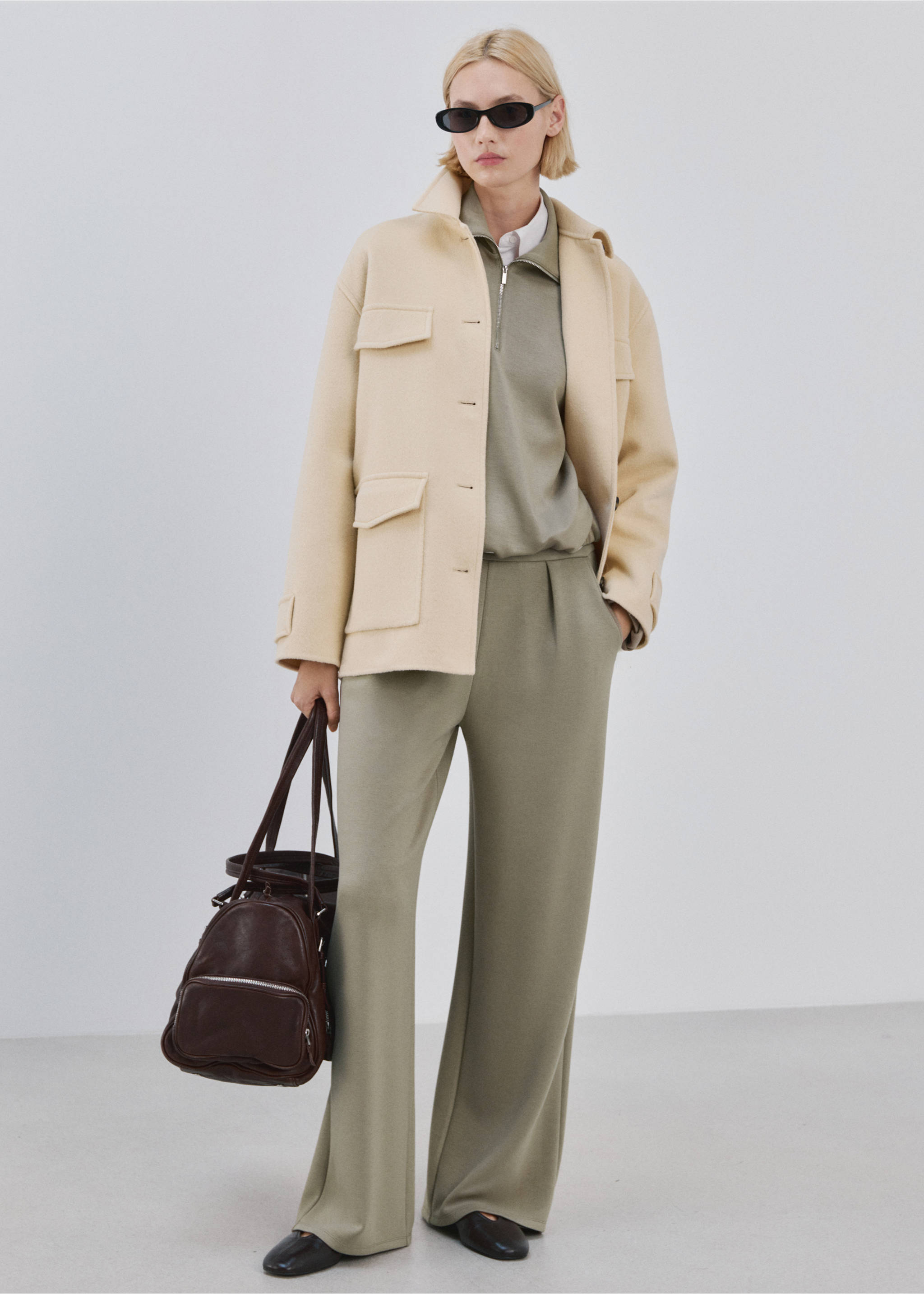Straight-fit trousers with elastic waist - General plane, Khaki. Ref: 27073325-00.