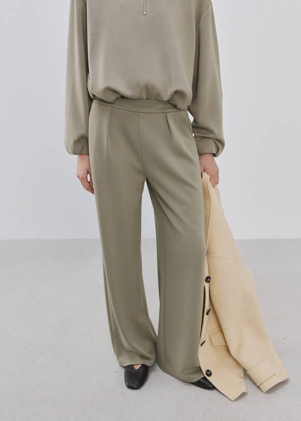 Straight-fit trousers with elastic waist — Khaki