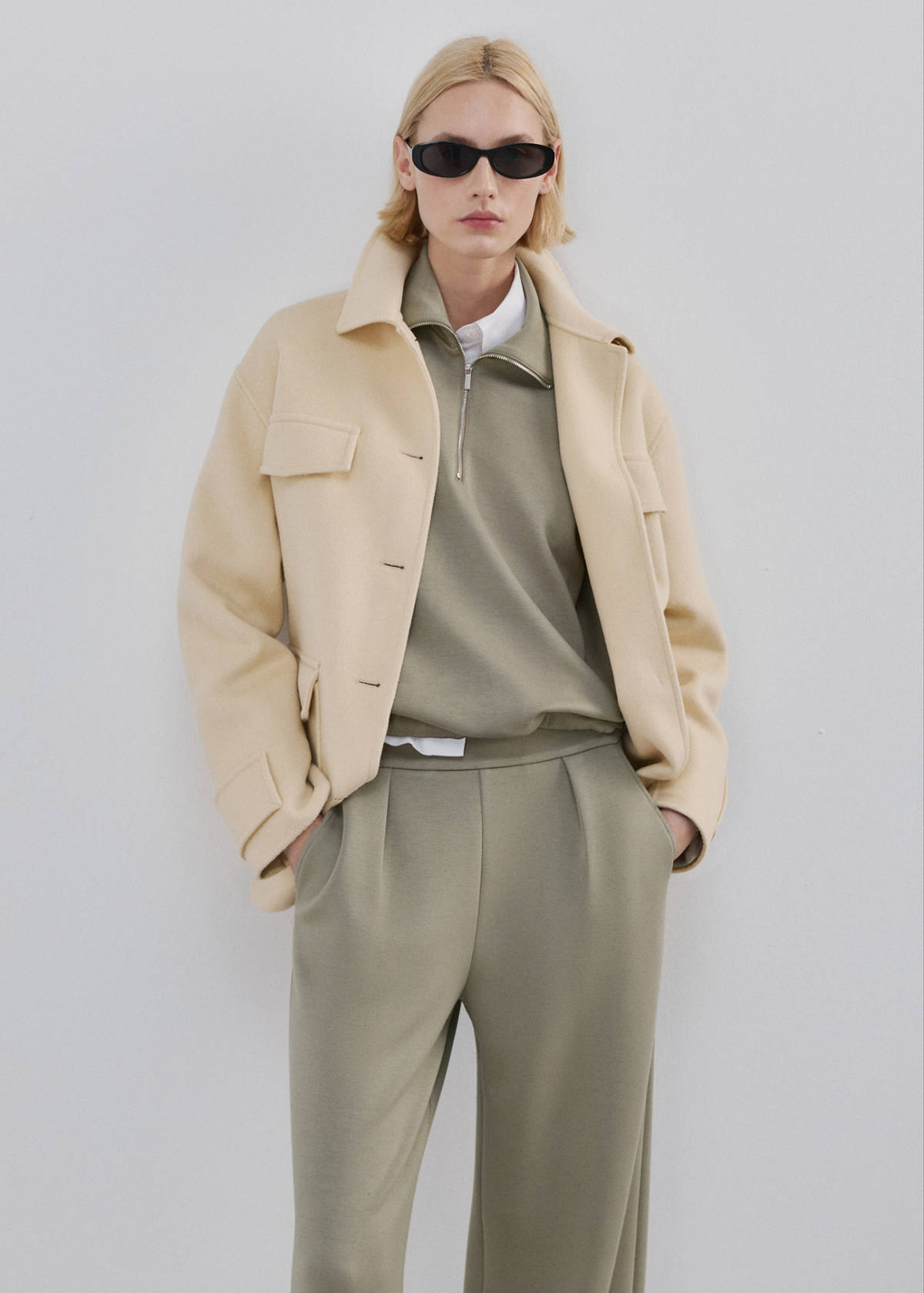 Straight-fit trousers with elastic waist — Khaki