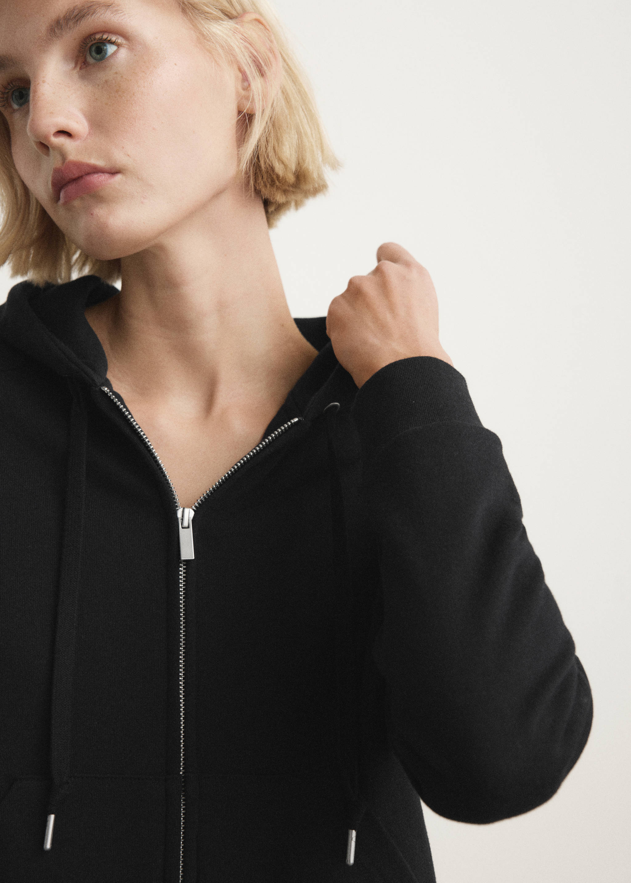 Sudadera pijama algodón detalle capucha - Plano medio