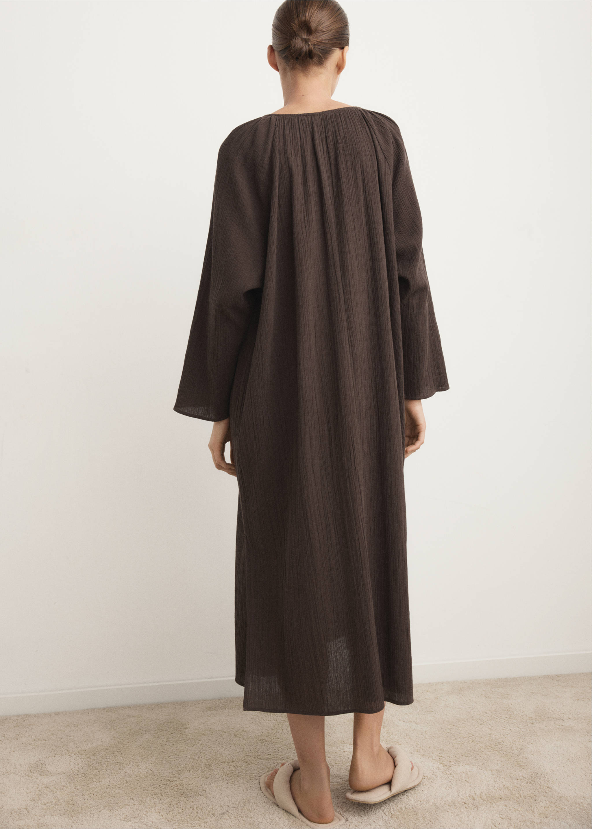 Nachthemd van mousseline - Achterkant van het artikel, Chocoladebruin. Ref: 27073329-00.