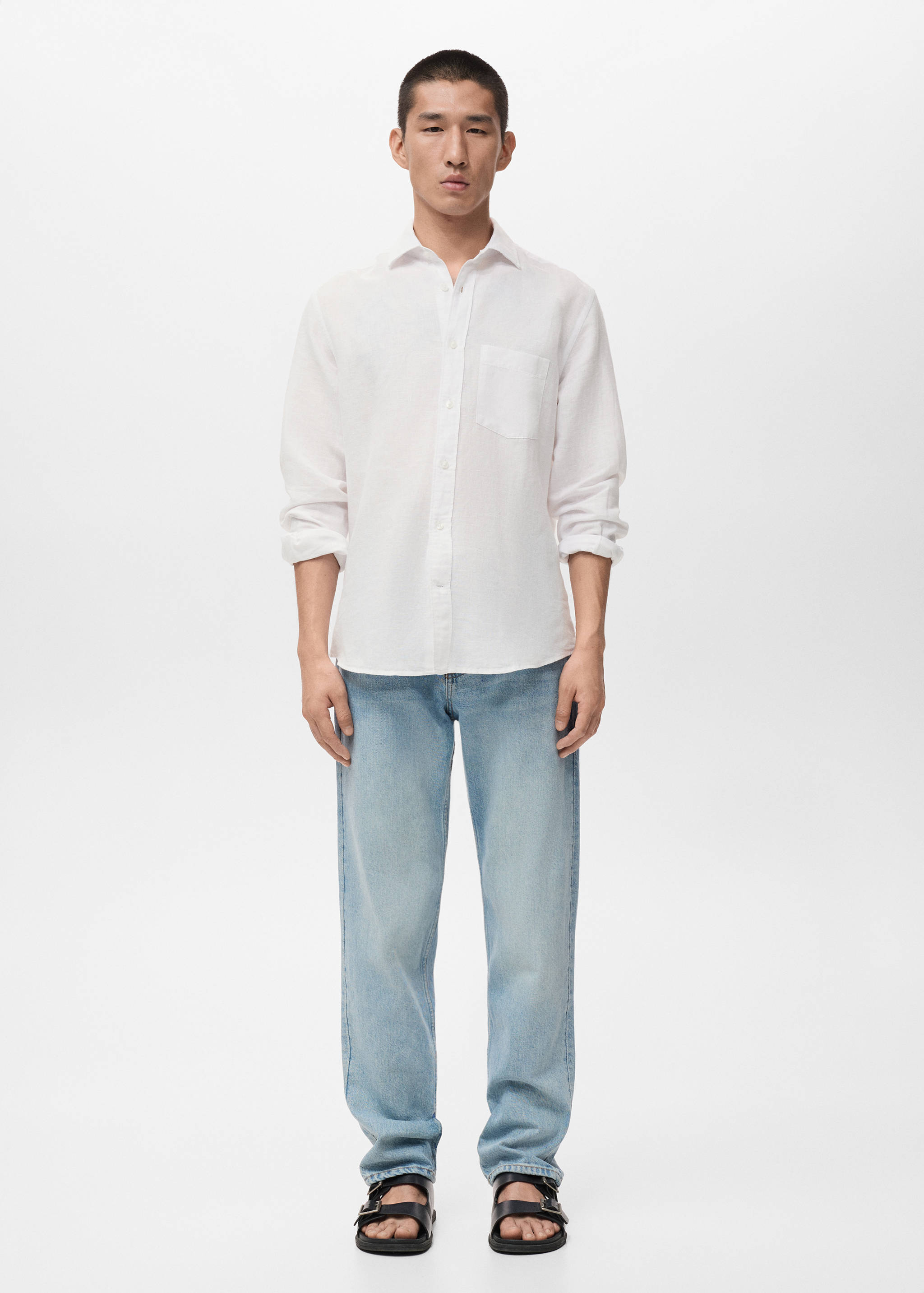 Льняная рубашка с карманом - Общий план