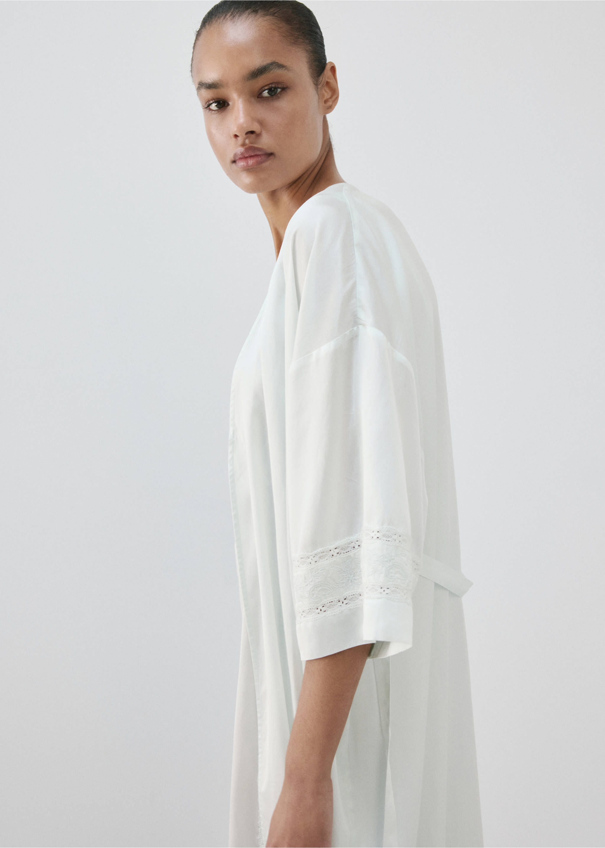 Satin robe with embroidered bow - Medium plane, Blue. Ref: 27073331-00.