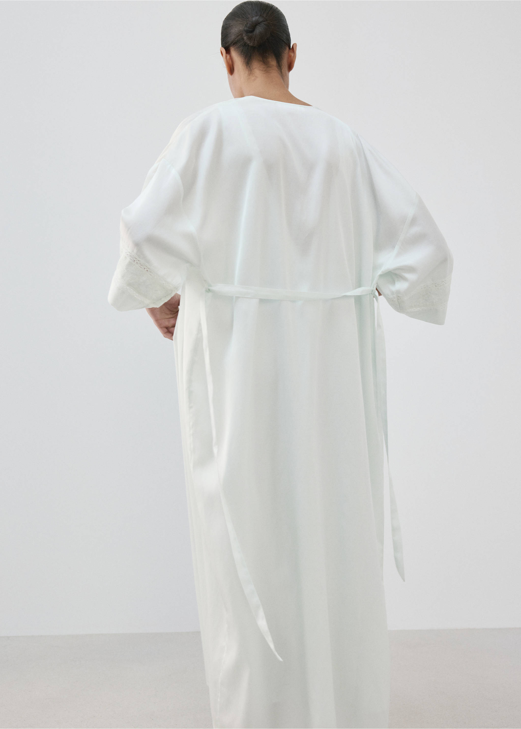 Satin robe with embroidered bow - Reverse of the article, Blue. Ref: 27073331-00.