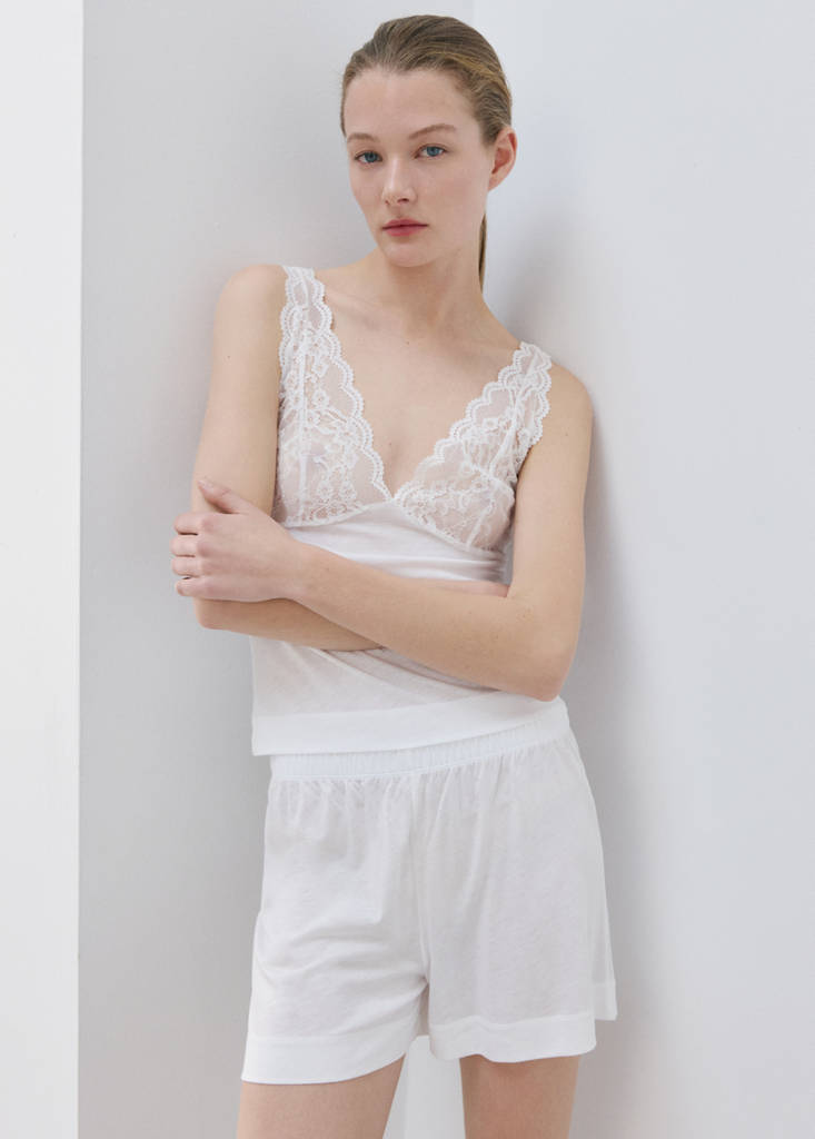 Top blonda escote espalda