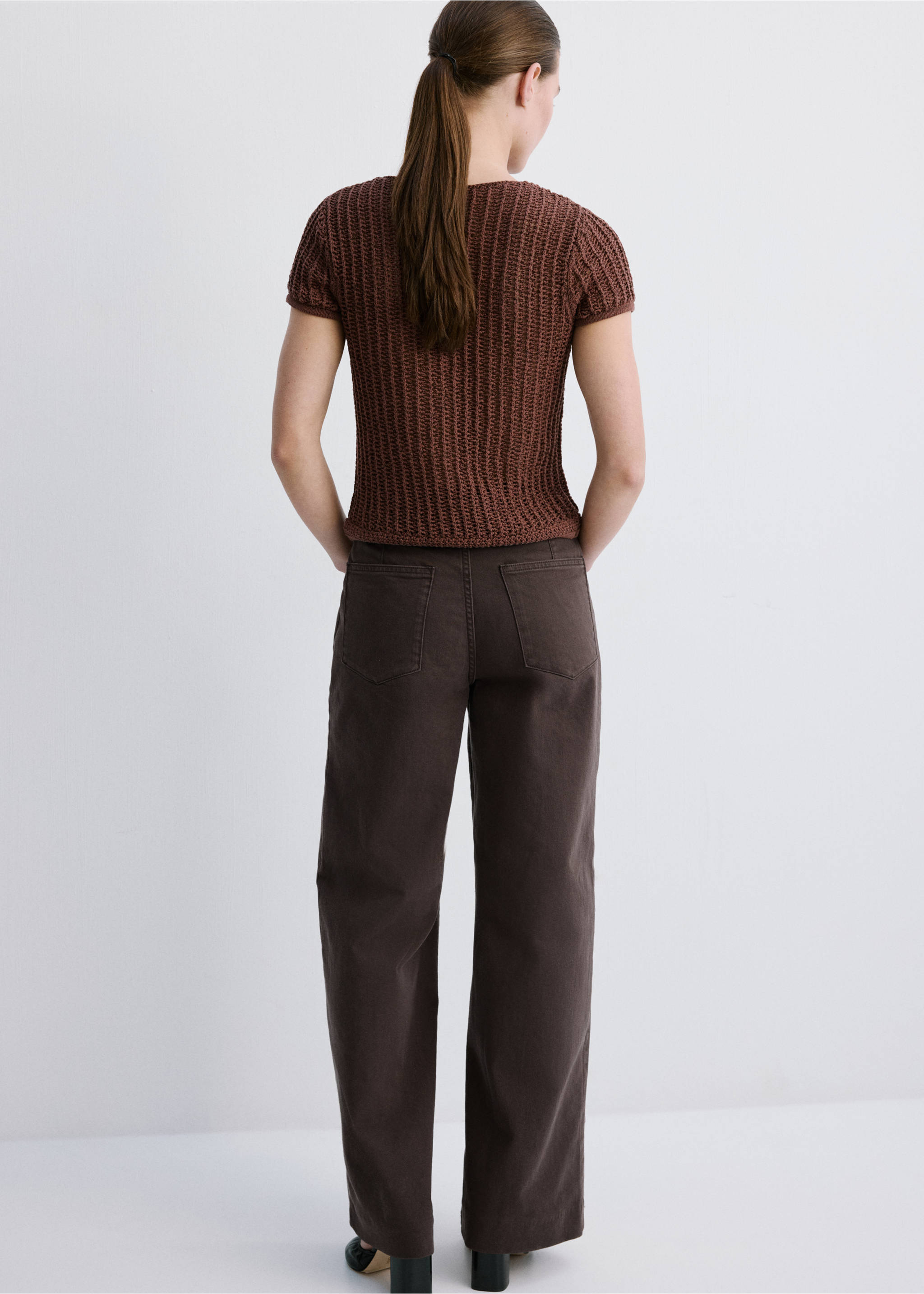 High-waisted wide leg jeans with stitching - Details of the article 2, Chocolate. Ref: 27073337-00.